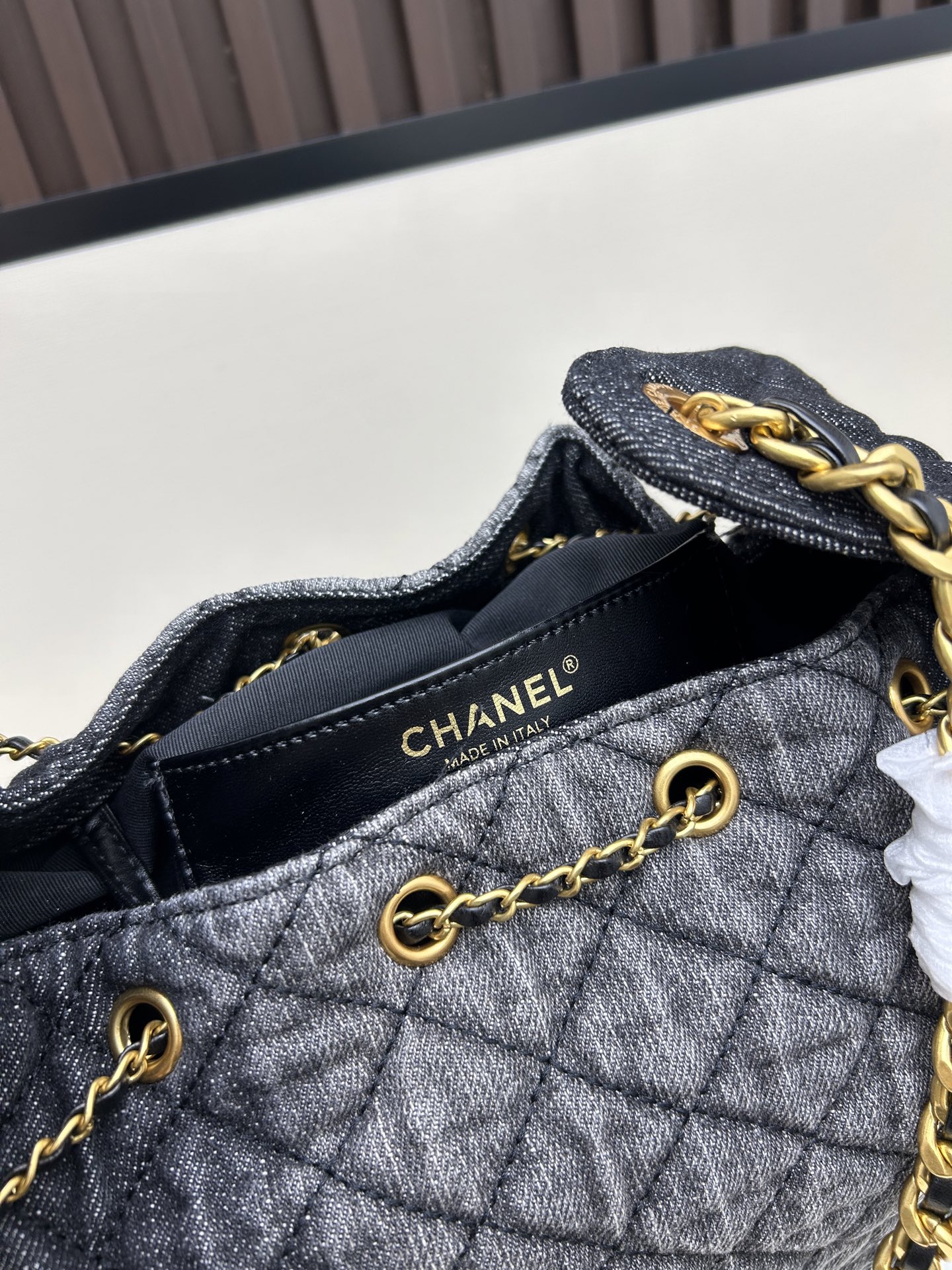 Chanel 一比一牛仔拼接手提包 女用款 黑灰漸層設計 29cm實用容量｜歐美奢侈品精品推薦