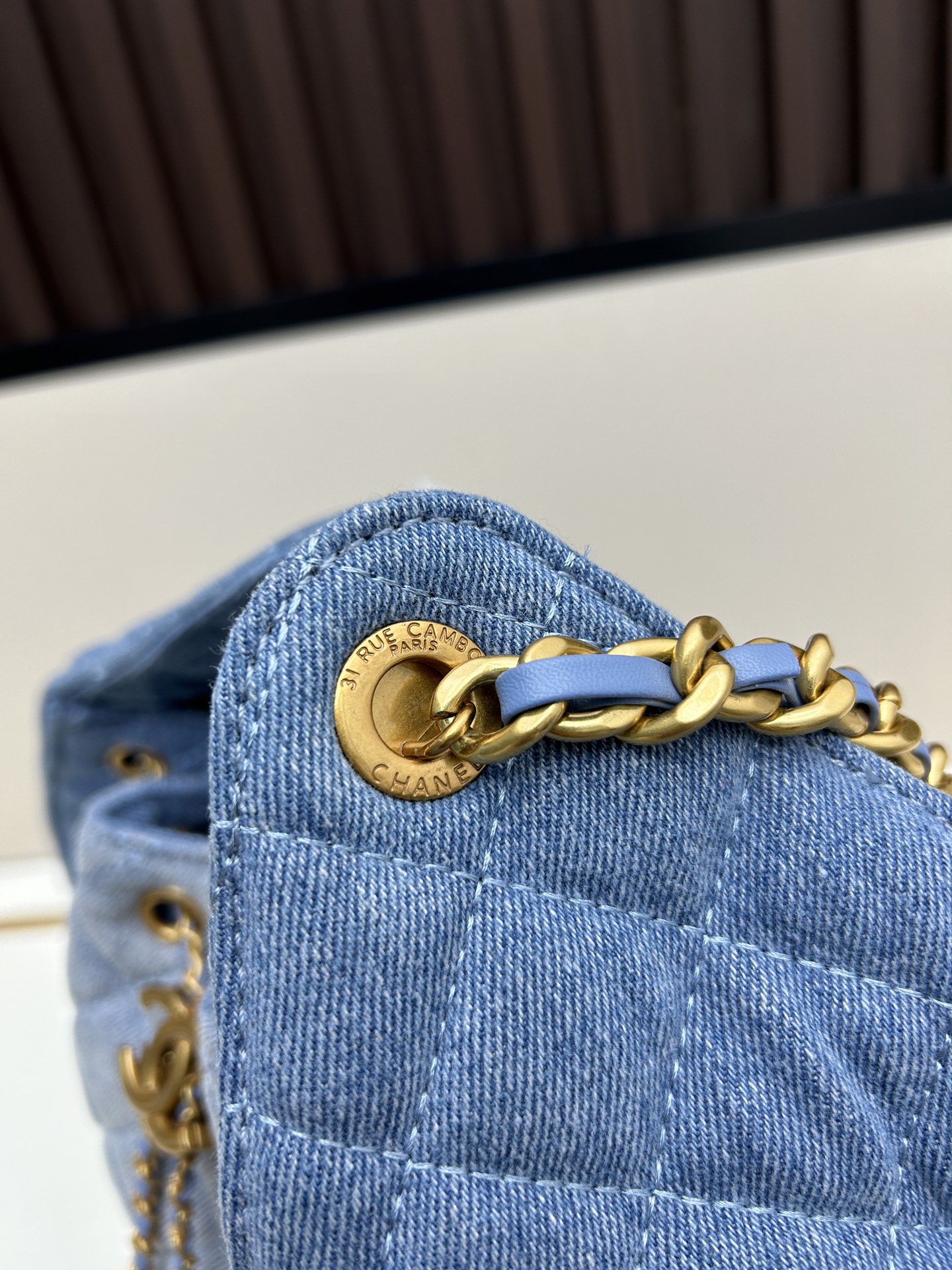 Chanel 原單女用牛仔水桶包 藍色漸層設計 鏈條五金時尚百搭｜歐美奢侈品精品推薦