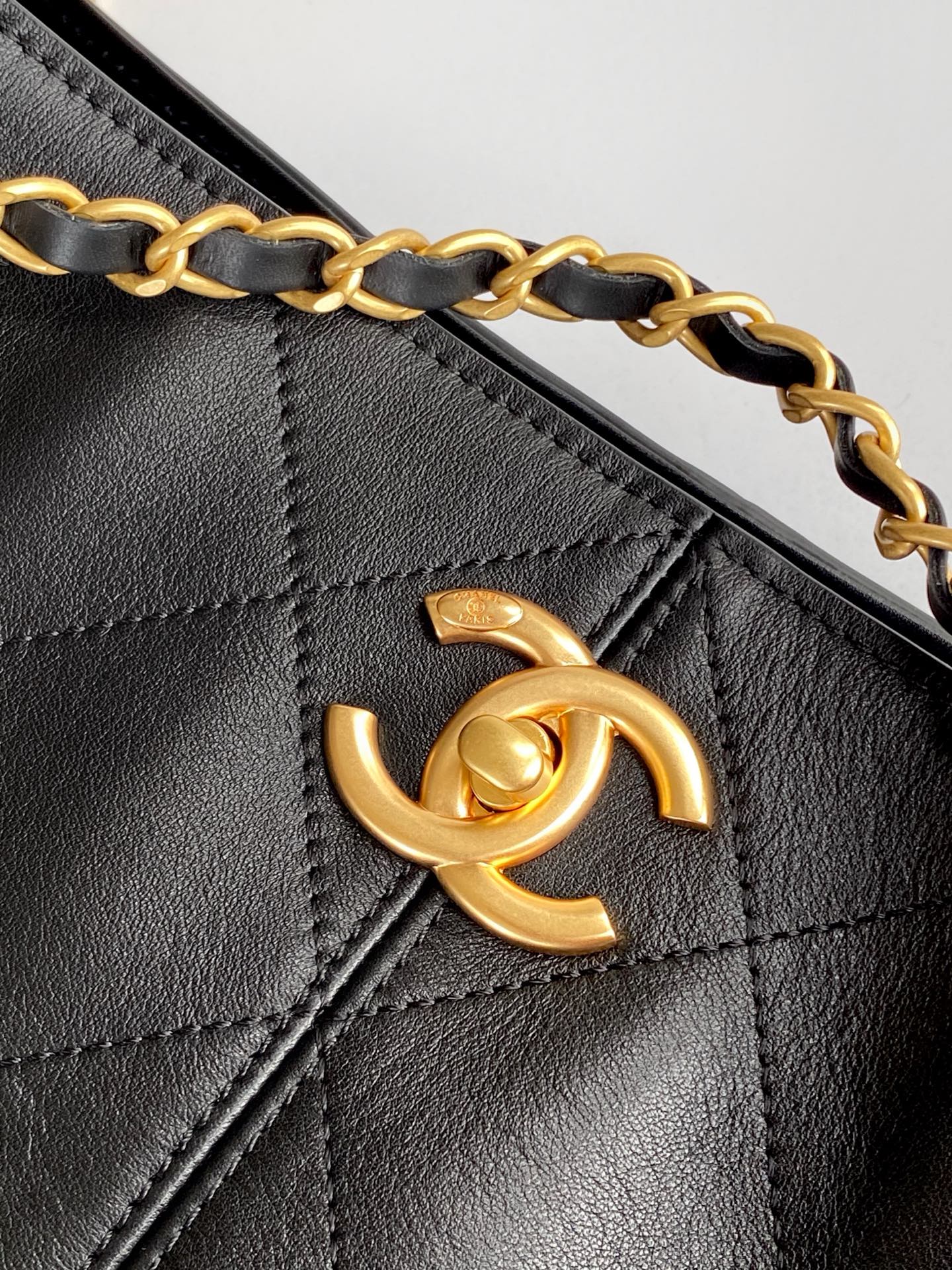 Chanel 高仿黑色肩背托特包 菱格鏈條設計 女用大容量通勤包款| 11 Chanel 高仿黑色肩背托特包 菱格鏈條設計 女用大容量通勤包款