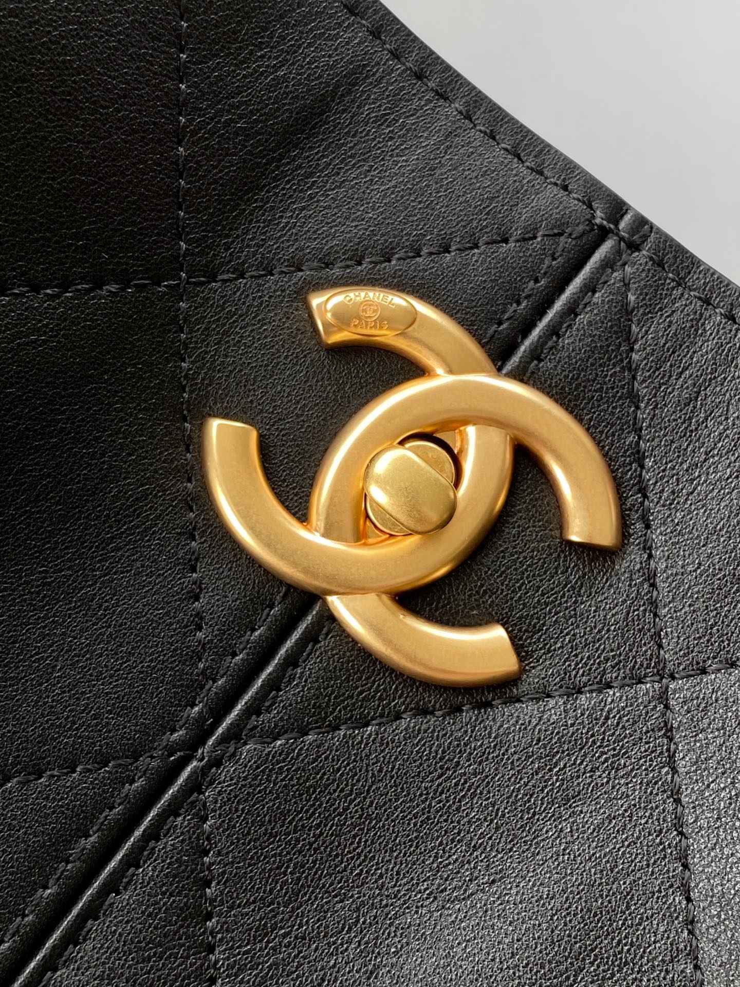 Chanel A貨立挺托特肩背包 女用簡潔皮革包型 經典鏈條高級感設計| 11 Chanel A貨立挺托特肩背包 女用簡潔皮革包型 經典鏈條高級感設計