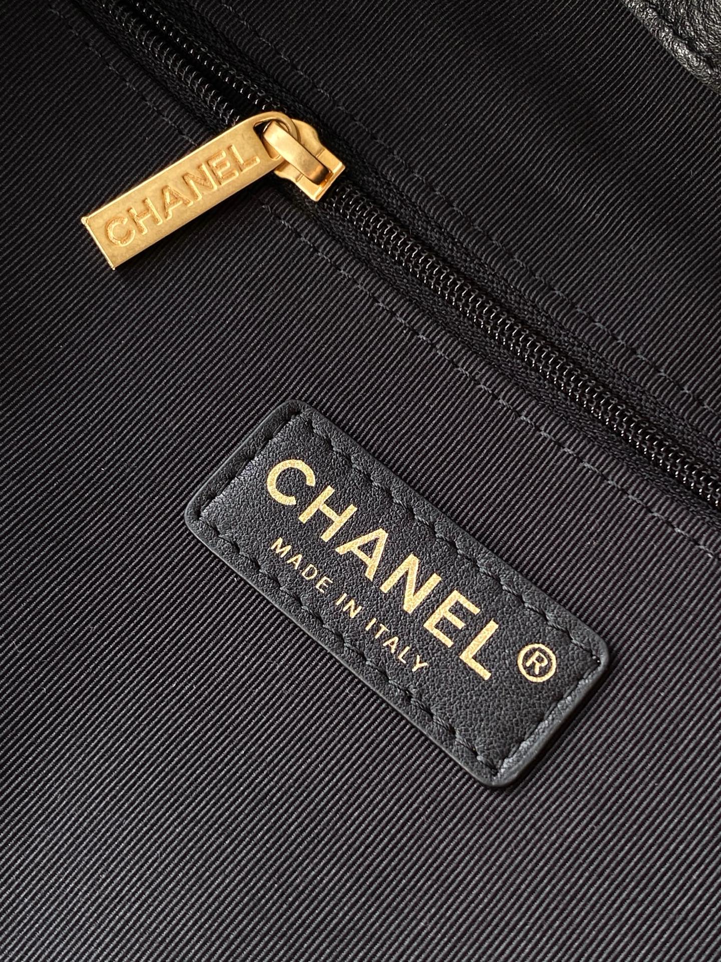 Chanel A貨立挺托特肩背包 女用簡潔皮革包型 經典鏈條高級感設計| 7 Chanel A貨立挺托特肩背包 女用簡潔皮革包型 經典鏈條高級感設計