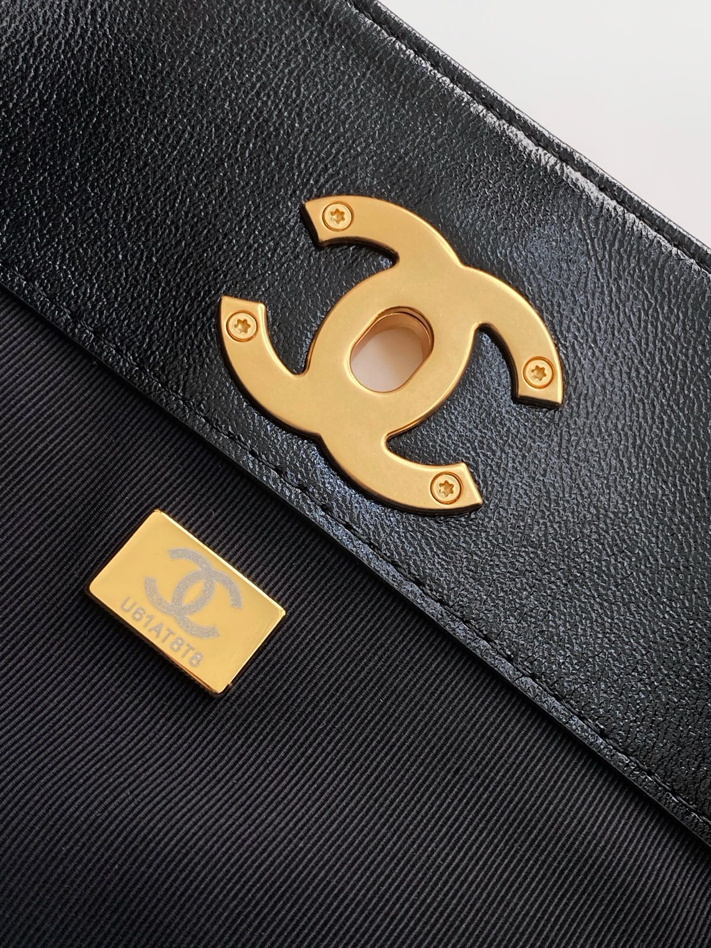 Chanel 高仿拼接肩背包 女用直立包型 經典雙材質設計款| 8 Chanel 高仿拼接肩背包 女用直立包型 經典雙材質設計款