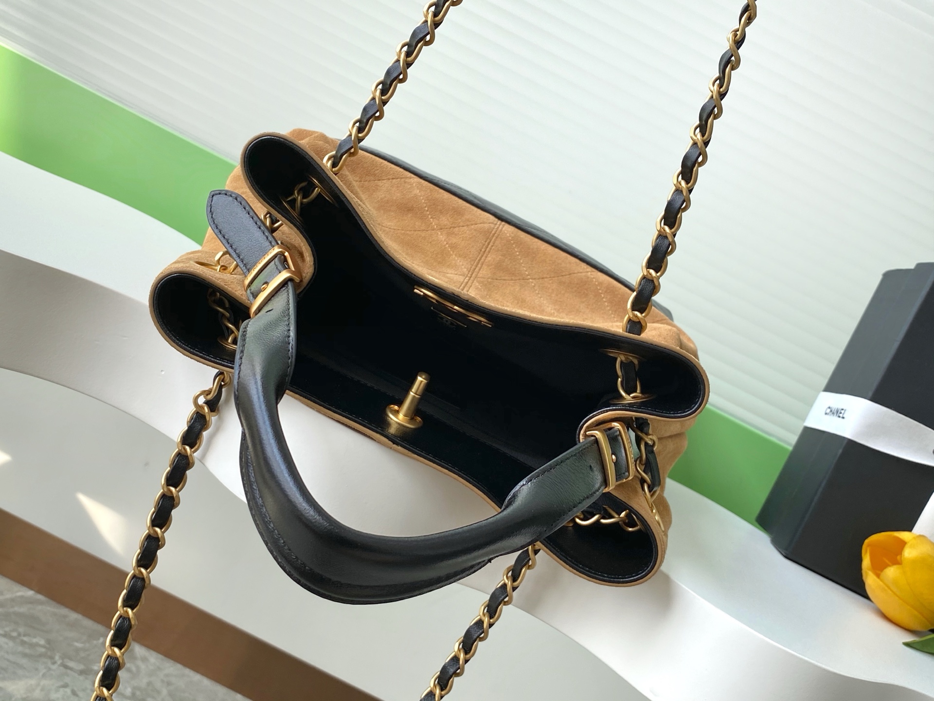 Chanel 高仿拼接肩背包 女用直立包型 經典雙材質設計款| 7 Chanel 高仿拼接肩背包 女用直立包型 經典雙材質設計款