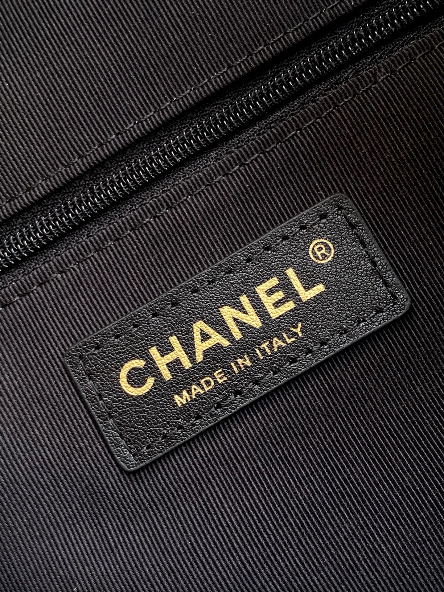 Chanel 高仿拼接肩背包 女用直立包型 經典雙材質設計款| 14 Chanel 高仿拼接肩背包 女用直立包型 經典雙材質設計款