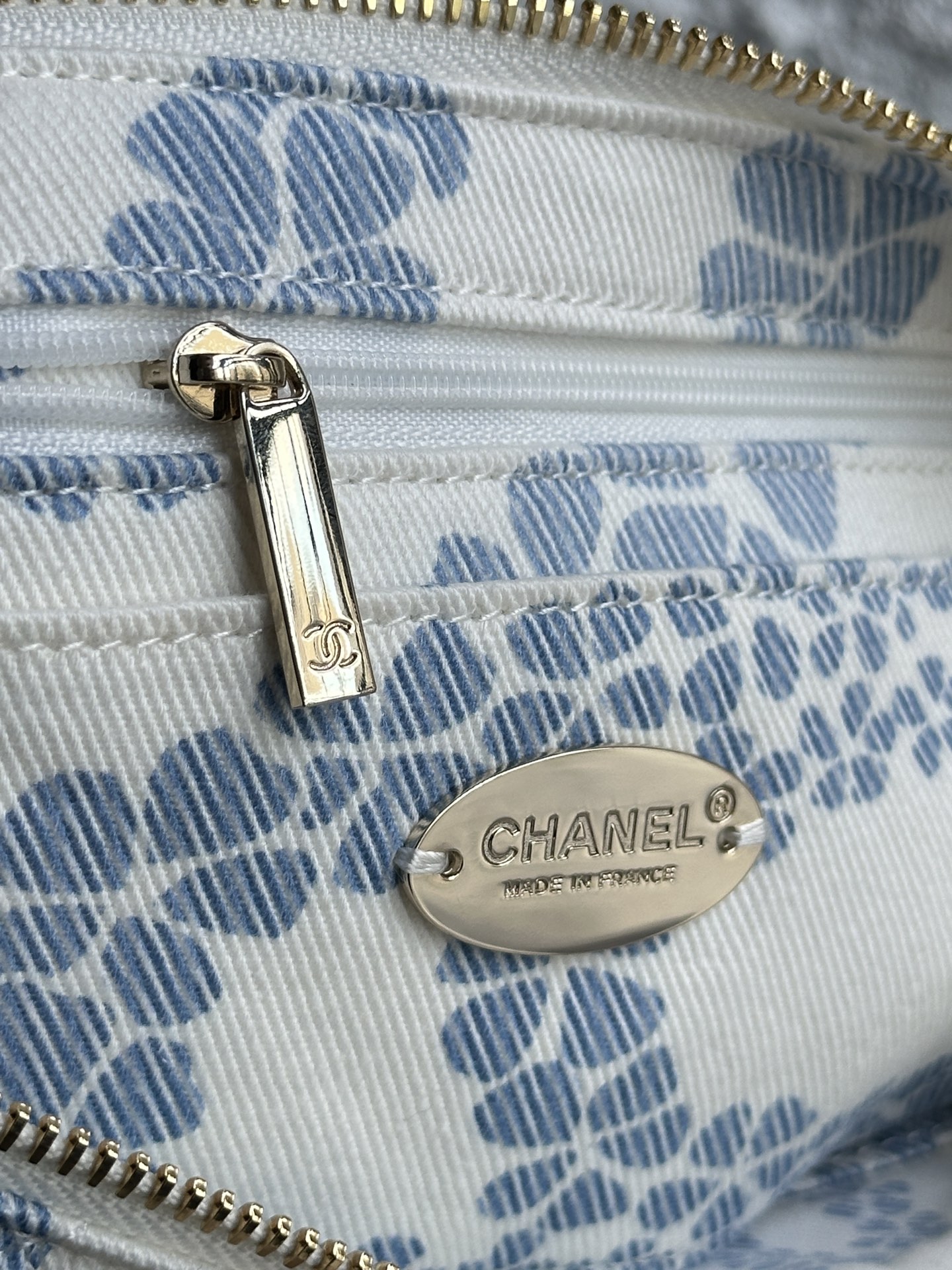 Chanel 高仿女用半月包 鏈條斜背設計 藍白印花青春活力包型| 7 Chanel 高仿女用半月包 鏈條斜背設計 藍白印花青春活力包型