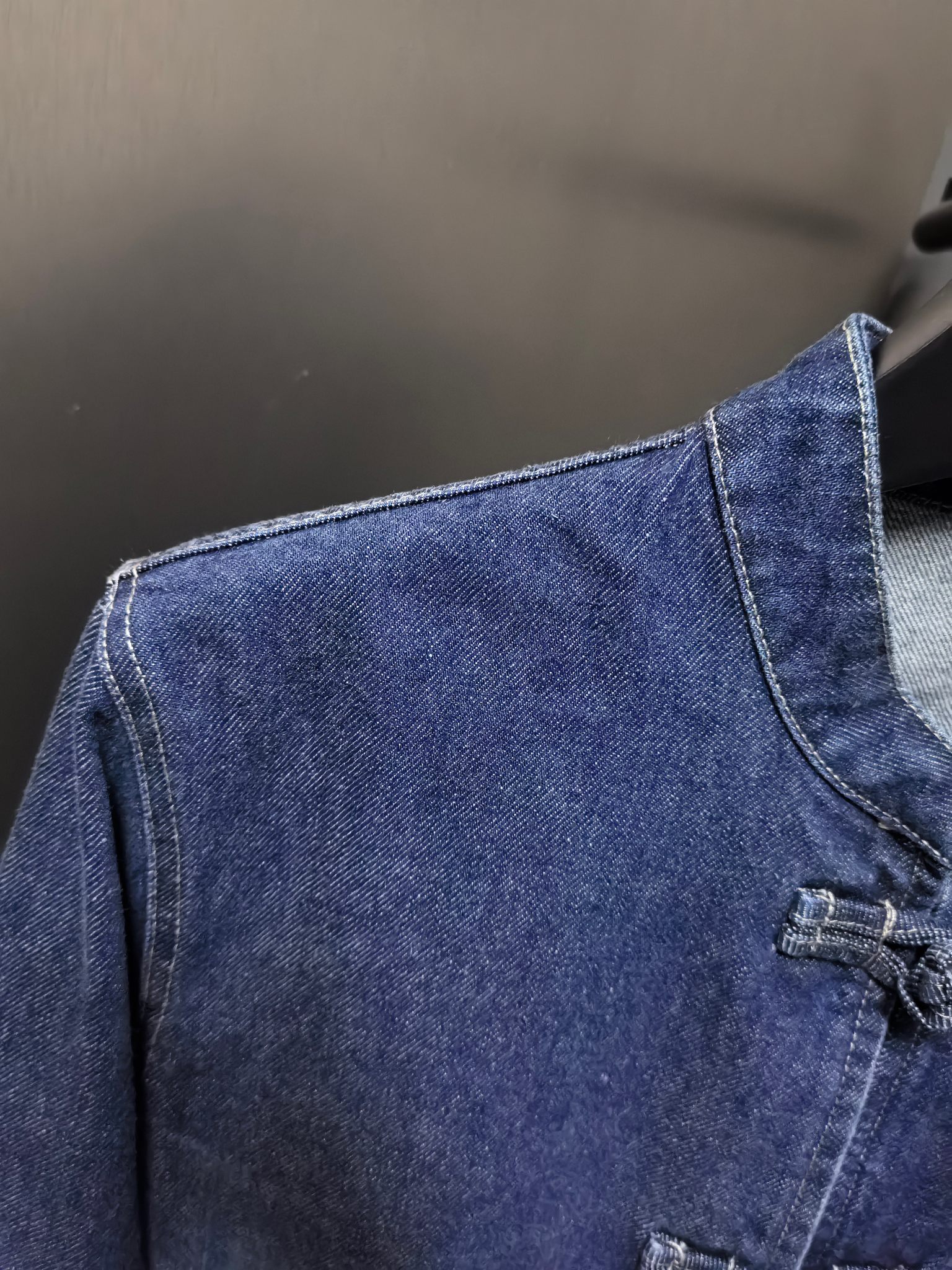 Chanel原單牛仔外套 中式立領盤釦設計 復古潮流混搭款｜歐美奢侈品精品推薦