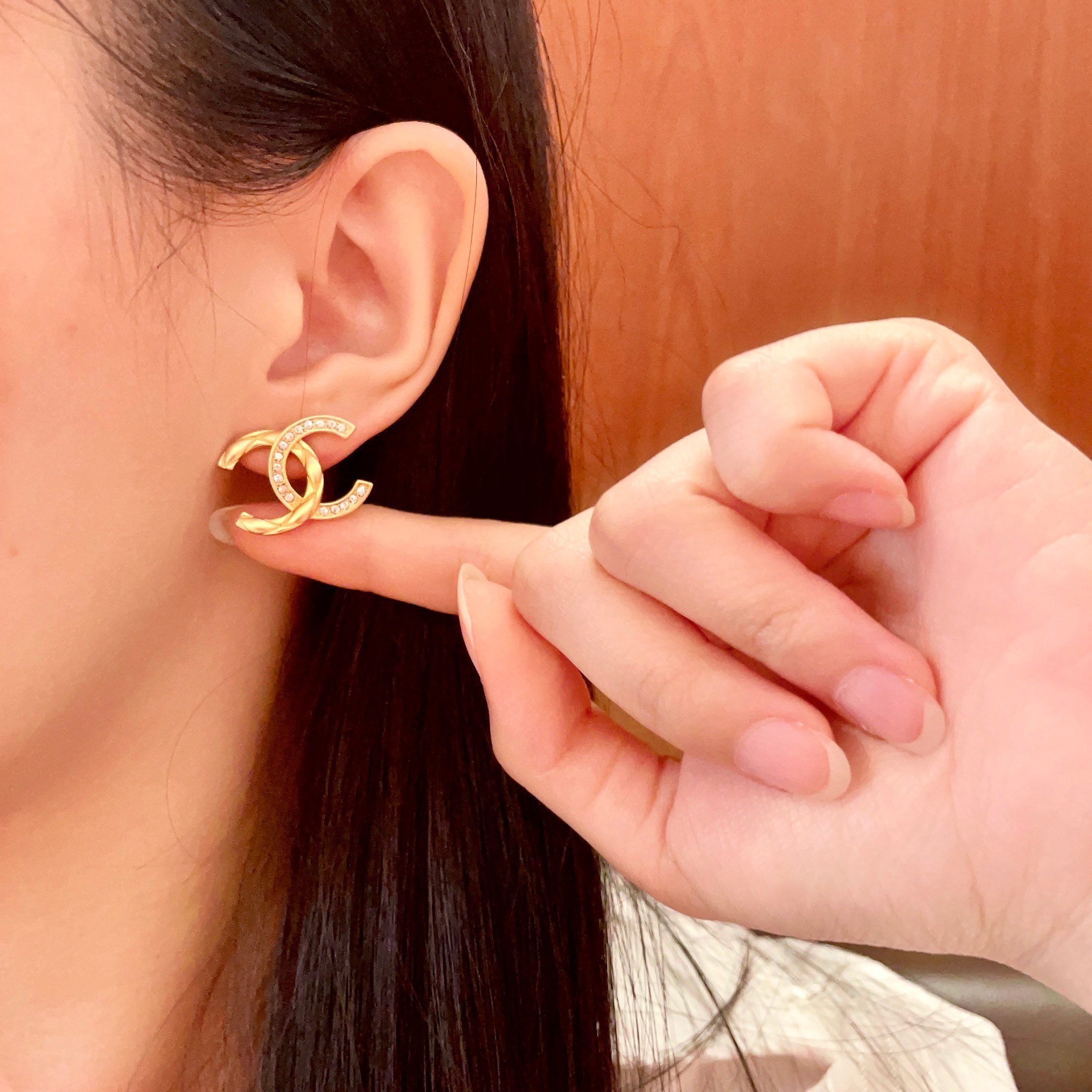 Chanel 高仿雙C金色耳環 菱格紋水鑽華麗設計 女士百搭款| 14 Chanel 高仿雙C金色耳環 菱格紋水鑽華麗設計 女士百搭款