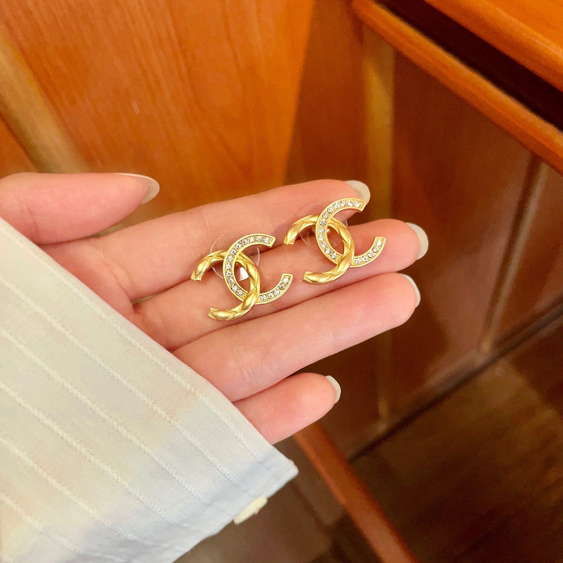 Chanel 高仿雙C金色耳環 菱格紋水鑽華麗設計 女士百搭款| 12 Chanel 高仿雙C金色耳環 菱格紋水鑽華麗設計 女士百搭款