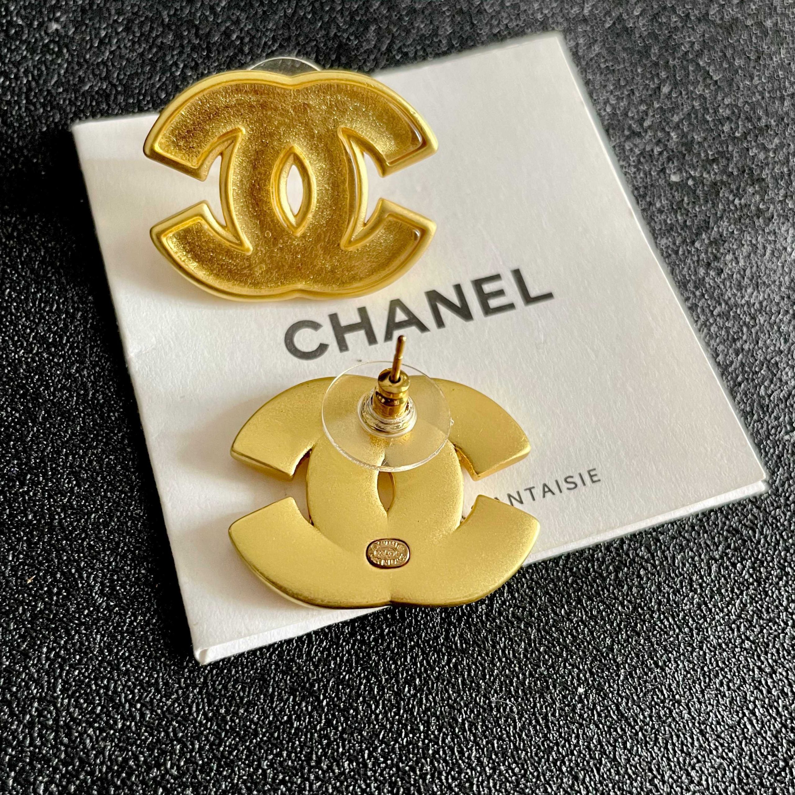 Chanel 高仿全金磨砂雙C耳環 時尚霧面金屬質感 極簡風推薦| 9 Chanel 高仿全金磨砂雙C耳環 時尚霧面金屬質感 極簡風推薦