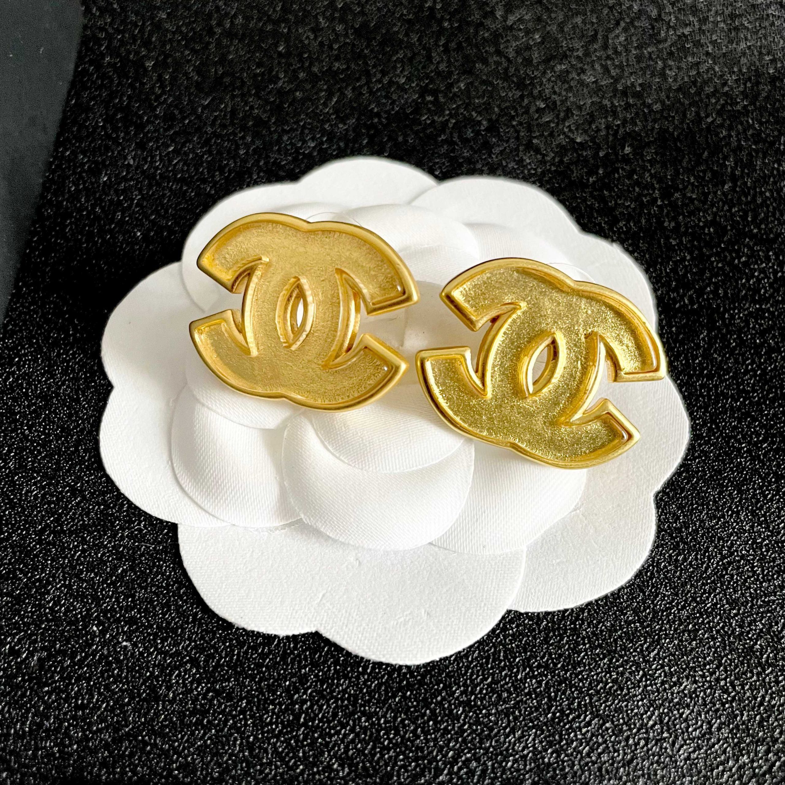 Chanel 高仿全金磨砂雙C耳環 時尚霧面金屬質感 極簡風推薦| 8 Chanel 高仿全金磨砂雙C耳環 時尚霧面金屬質感 極簡風推薦
