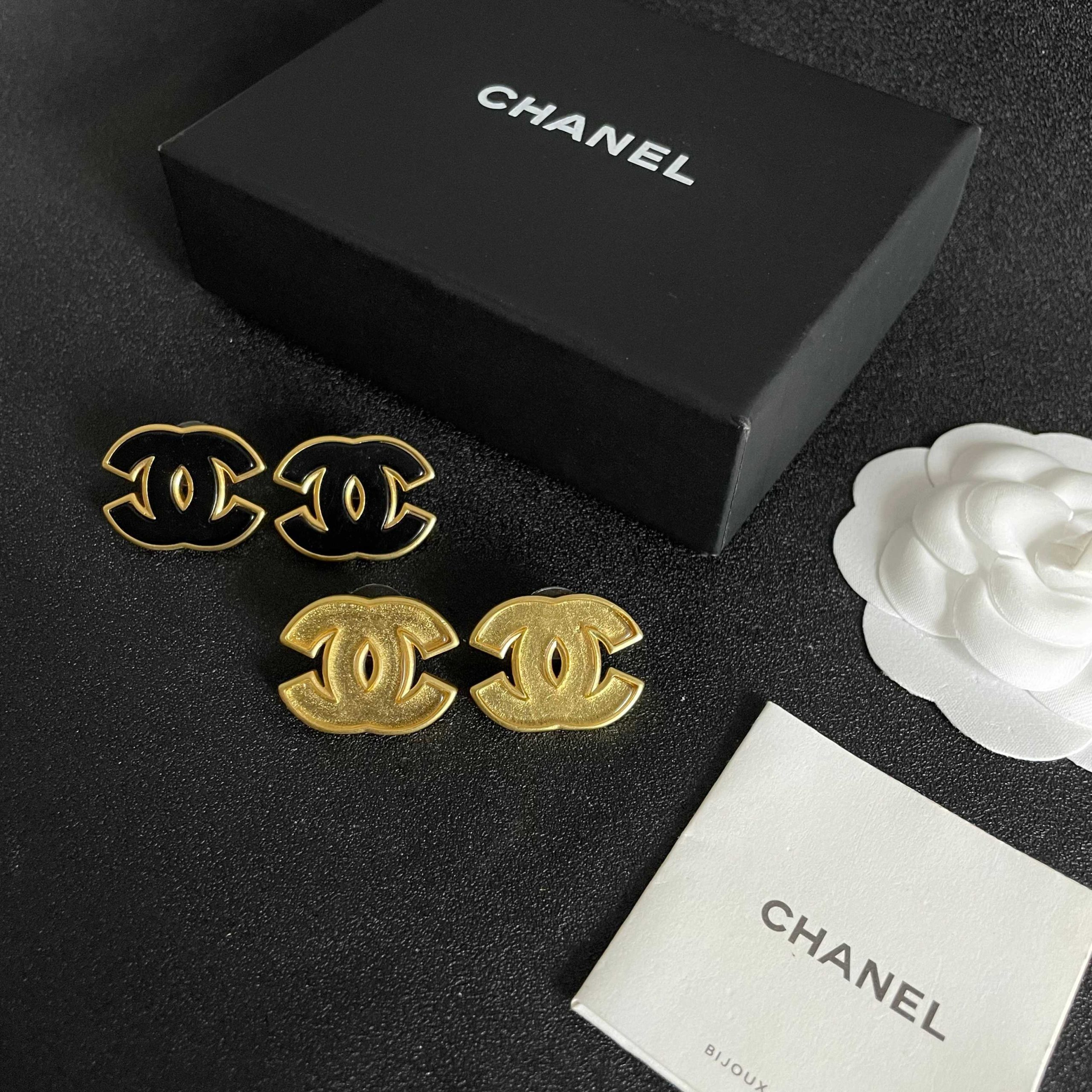 Chanel 一比一黑金雙C耳環 奢華亮面琺瑯 高質感時尚點綴| 15 Chanel 一比一黑金雙C耳環 奢華亮面琺瑯 高質感時尚點綴