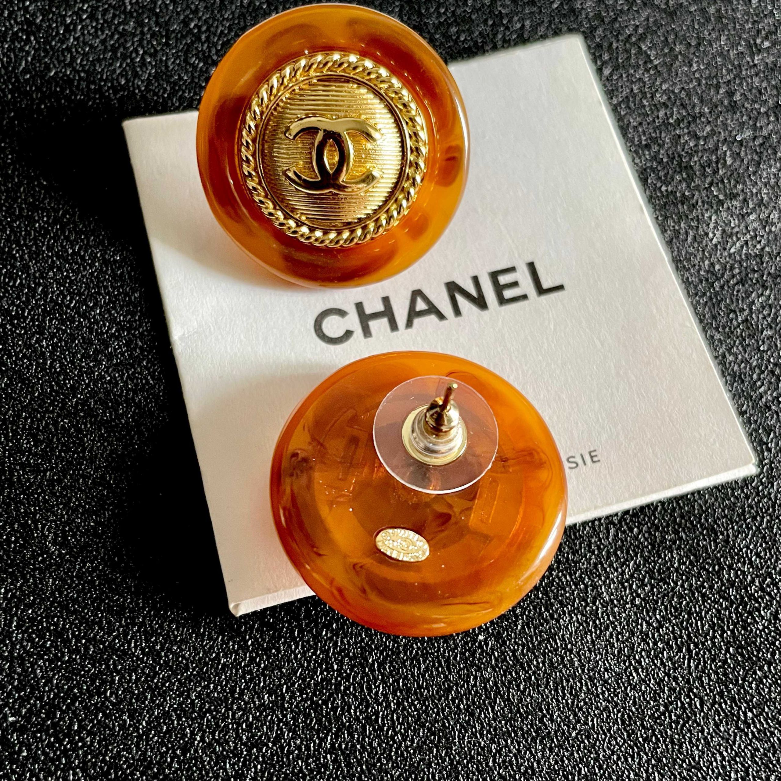 Chanel 原單金幣圓形耳環 復古浮雕雙C設計 優雅懷舊風格飾品| 9 Chanel 原單金幣圓形耳環 復古浮雕雙C設計 優雅懷舊風格飾品