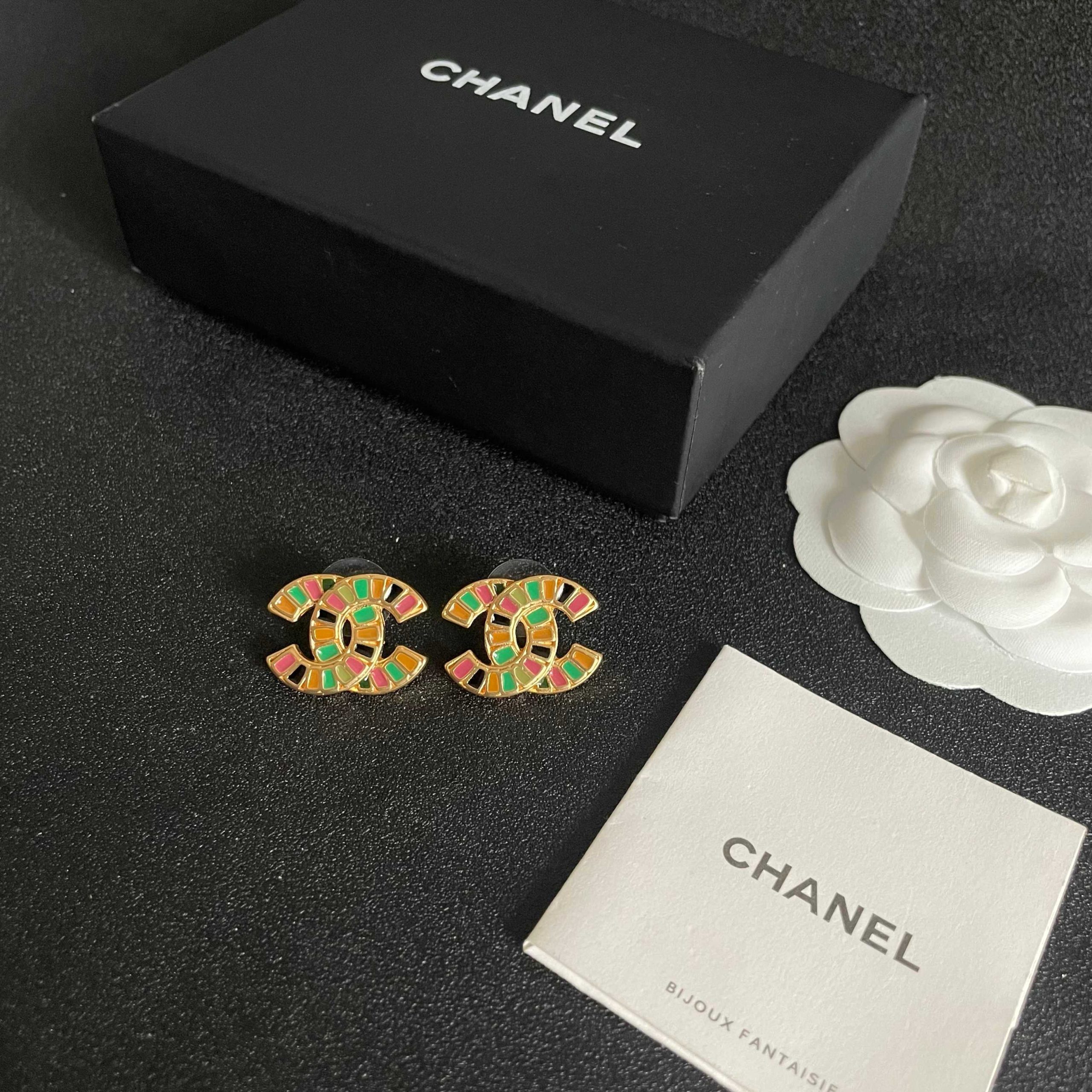 Chanel 高仿彩鑲雙C耳環 幾何拼接炫彩琺瑯設計 女士高質感單品| 11 Chanel 高仿彩鑲雙C耳環 幾何拼接炫彩琺瑯設計 女士高質感單品
