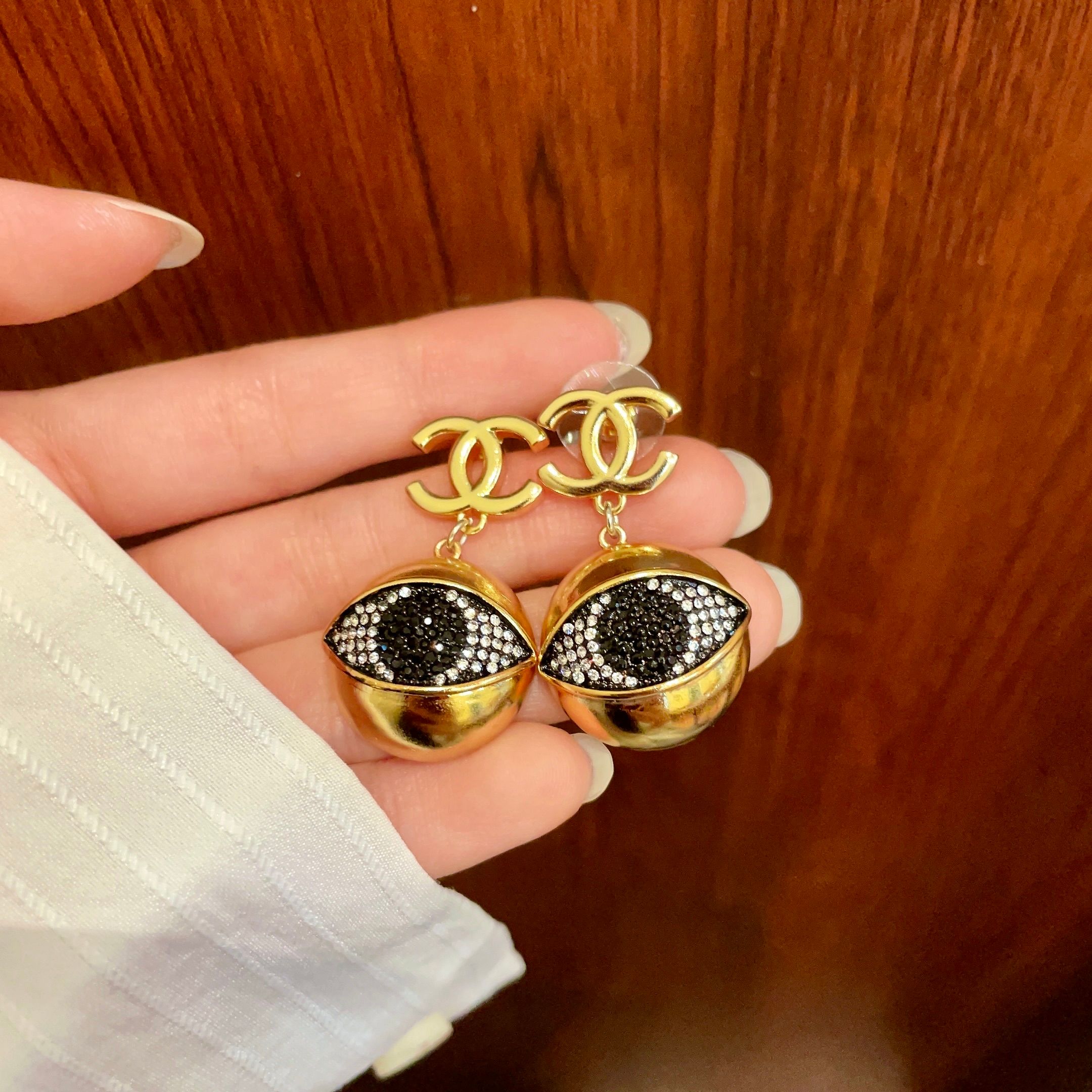 Chanel 高仿立體雙C垂墜耳環 金屬球形雕紋設計 個性奢華風格飾品| 12 Chanel 高仿立體雙C垂墜耳環 金屬球形雕紋設計 個性奢華風格飾品