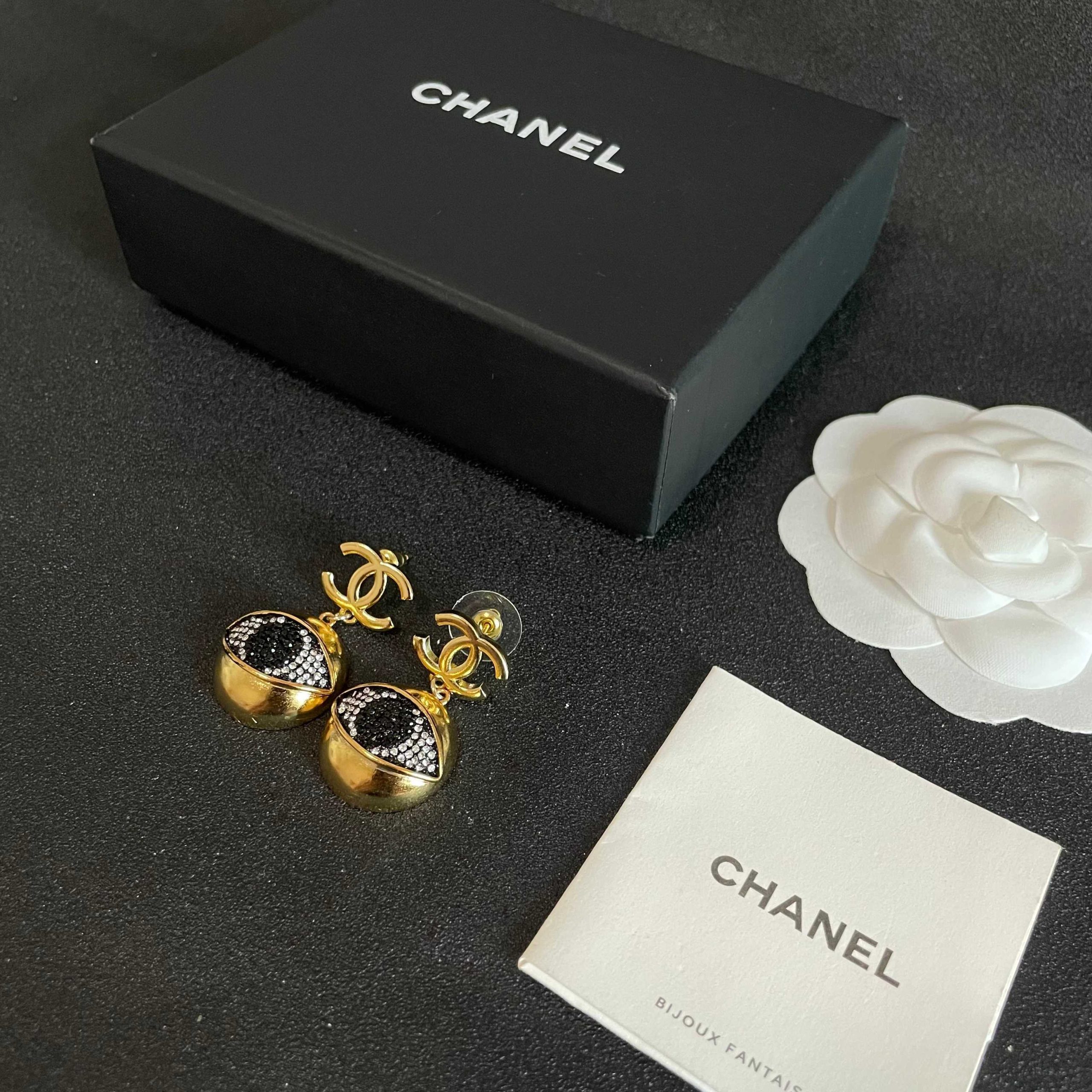 Chanel 高仿立體雙C垂墜耳環 金屬球形雕紋設計 個性奢華風格飾品| 11 Chanel 高仿立體雙C垂墜耳環 金屬球形雕紋設計 個性奢華風格飾品