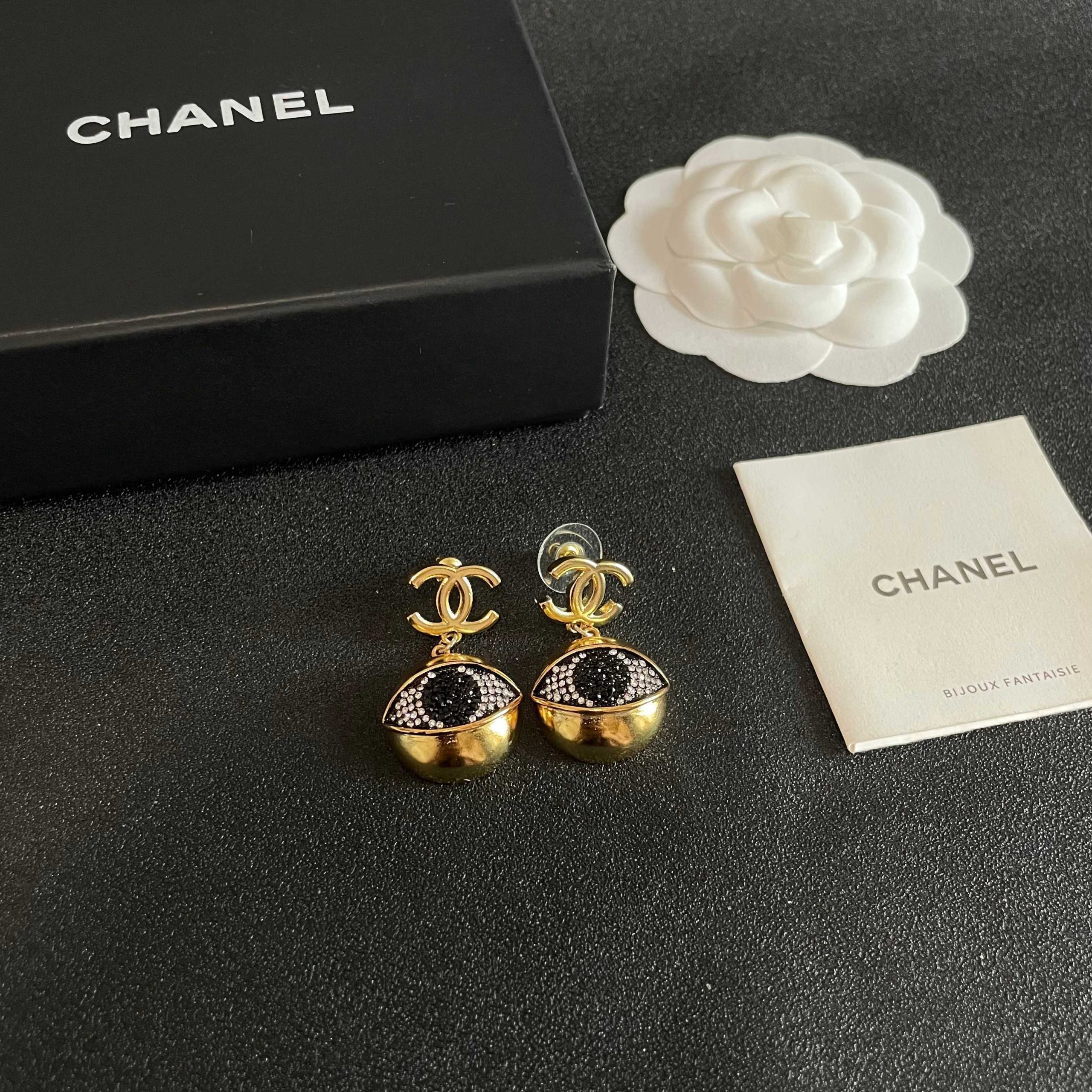 Chanel 高仿立體雙C垂墜耳環 金屬球形雕紋設計 個性奢華風格飾品| 10 Chanel 高仿立體雙C垂墜耳環 金屬球形雕紋設計 個性奢華風格飾品
