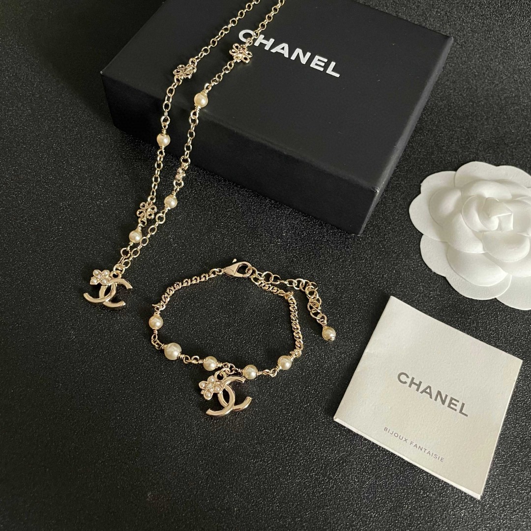 Chanel 高仿珍珠花飾雙C項鍊 小香風優雅風格 日常穿搭點綴| 14 Chanel 高仿珍珠花飾雙C項鍊 小香風優雅風格 日常穿搭點綴