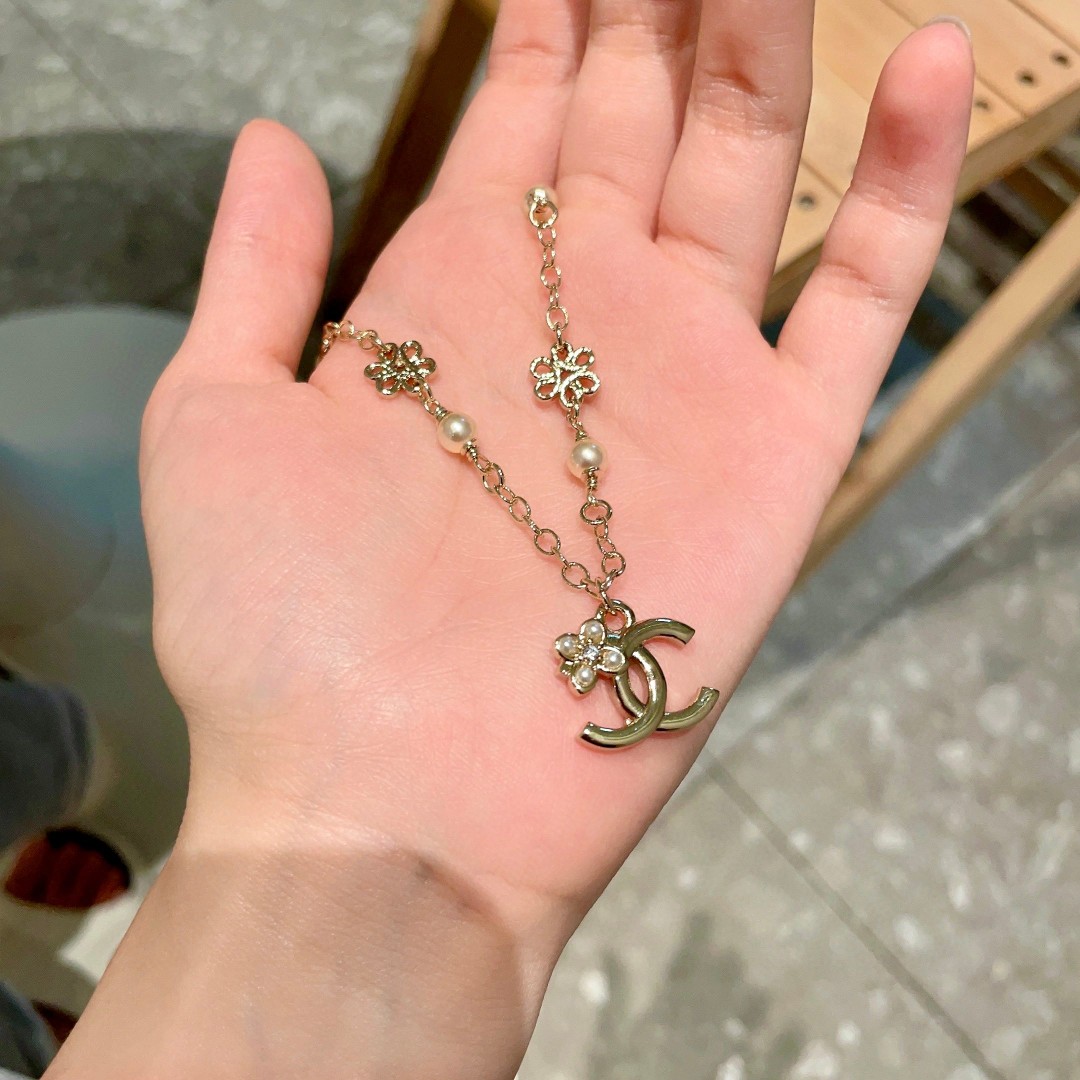 Chanel 高仿珍珠花飾雙C項鍊 小香風優雅風格 日常穿搭點綴| 11 Chanel 高仿珍珠花飾雙C項鍊 小香風優雅風格 日常穿搭點綴