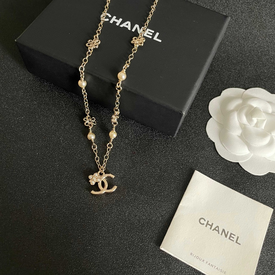 Chanel 高仿珍珠花飾雙C項鍊 小香風優雅風格 日常穿搭點綴| 10 Chanel 高仿珍珠花飾雙C項鍊 小香風優雅風格 日常穿搭點綴