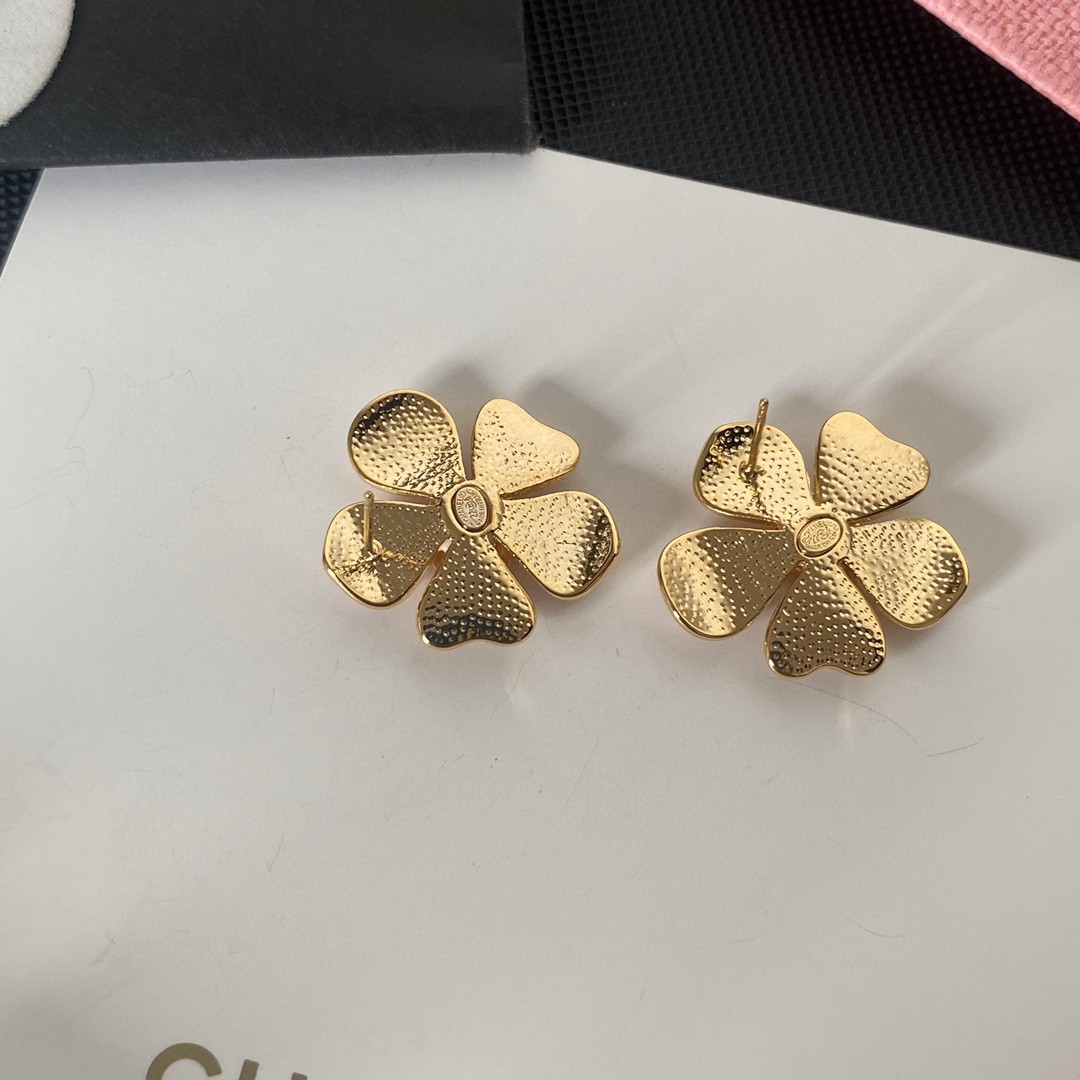 Chanel 原單粉色琺瑯花朵耳環 水鑽雙C點綴 清新少女感造型飾品| 11 Chanel 原單粉色琺瑯花朵耳環 水鑽雙C點綴 清新少女感造型飾品
