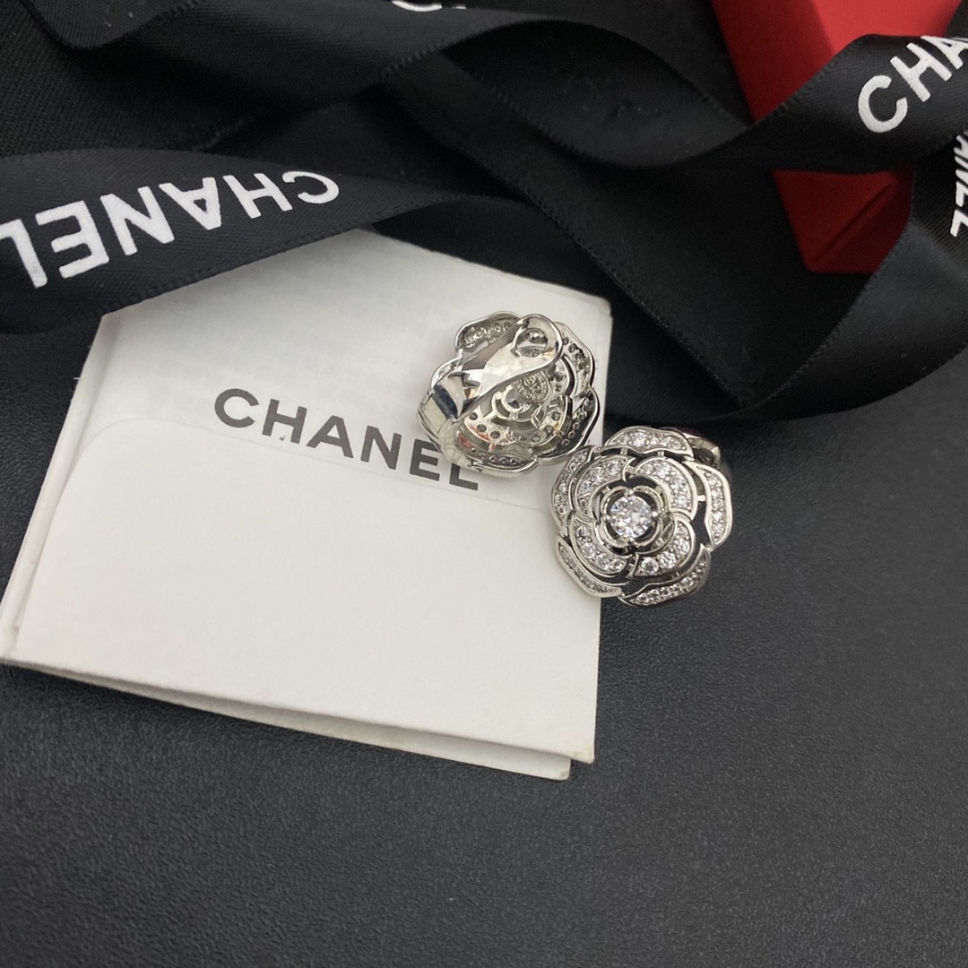 Chanel 高仿立體山茶花鑽飾耳環 水鑽層疊設計 氣質花型款推薦| 13 Chanel 高仿立體山茶花鑽飾耳環 水鑽層疊設計 氣質花型款推薦