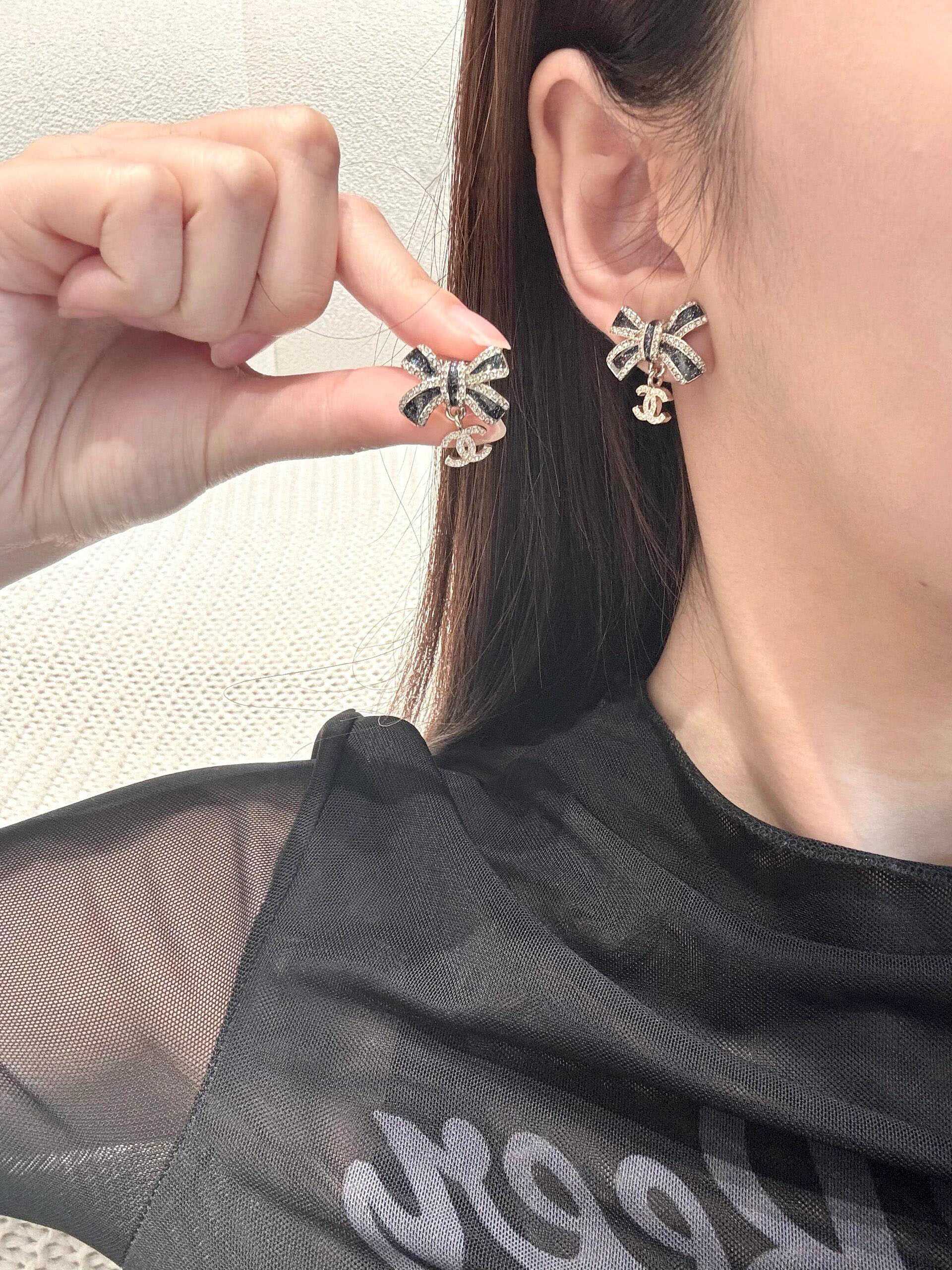 Chanel 高仿黑蝴蝶結雙C耳環 水鑽立體造型 女士典雅甜美風飾品| 12 Chanel 高仿黑蝴蝶結雙C耳環 水鑽立體造型 女士典雅甜美風飾品