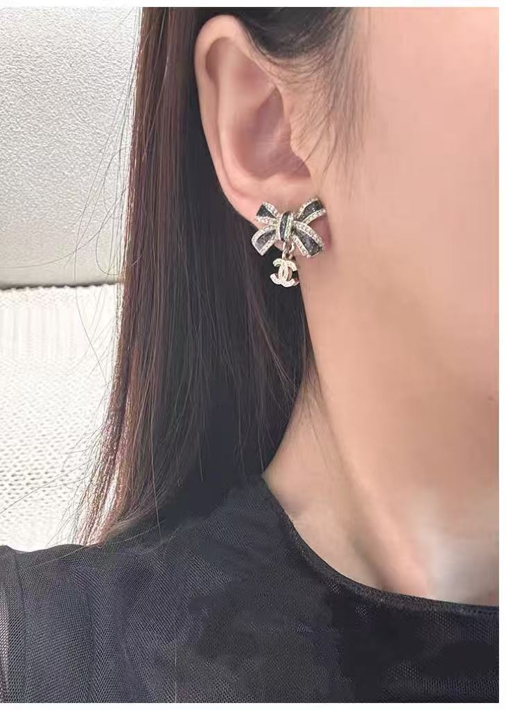Chanel 高仿黑蝴蝶結雙C耳環 水鑽立體造型 女士典雅甜美風飾品| 7 Chanel 高仿黑蝴蝶結雙C耳環 水鑽立體造型 女士典雅甜美風飾品
