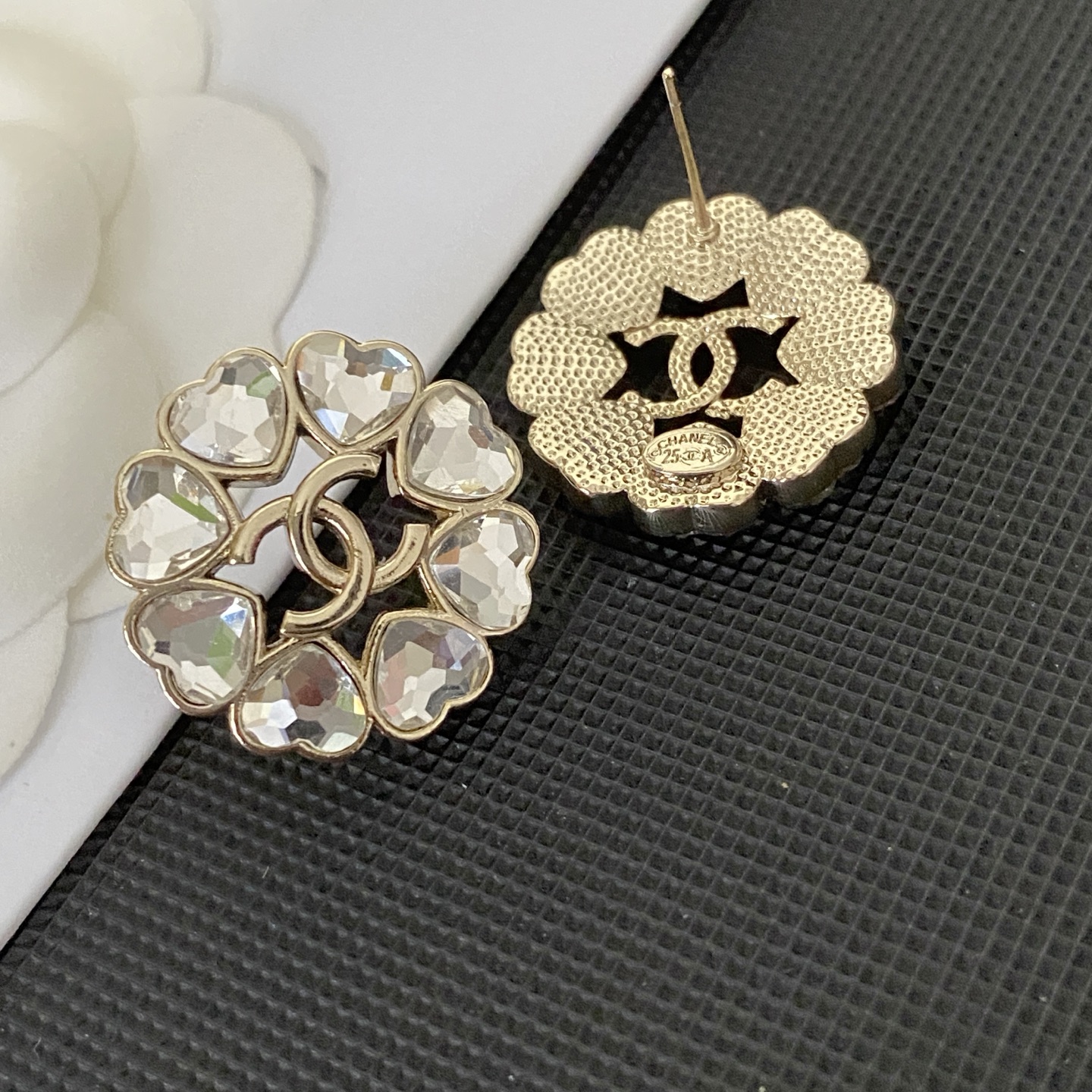 Chanel A貨心形水晶耳環 雙C排飾設計 浪漫造型精品飾品| 10 Chanel A貨心形水晶耳環 雙C排飾設計 浪漫造型精品飾品