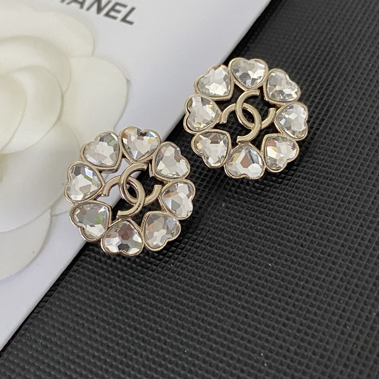 Chanel A貨心形水晶耳環 雙C排飾設計 浪漫造型精品飾品| 8 Chanel A貨心形水晶耳環 雙C排飾設計 浪漫造型精品飾品