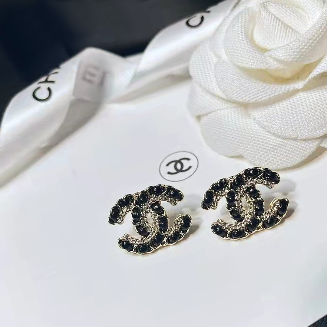 Chanel 一比一花瓣水鑽雙C耳環 閃耀立體設計 女士精緻飾品| 10 Chanel 一比一花瓣水鑽雙C耳環 閃耀立體設計 女士精緻飾品