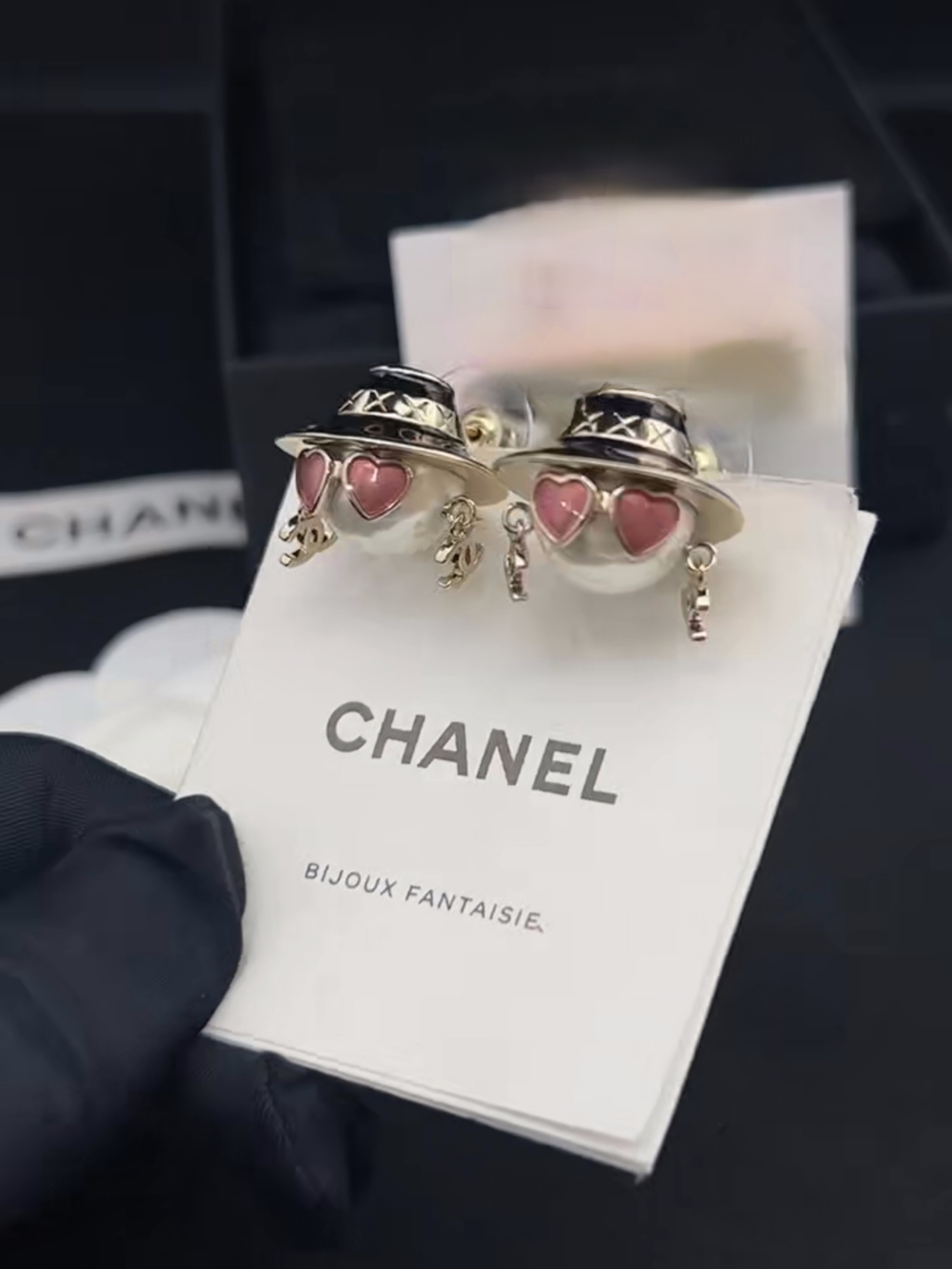 Chanel 高仿黑鑽雙C垂墜耳環 金屬雕紋復古設計款| 9 Chanel 高仿黑鑽雙C垂墜耳環 金屬雕紋復古設計款