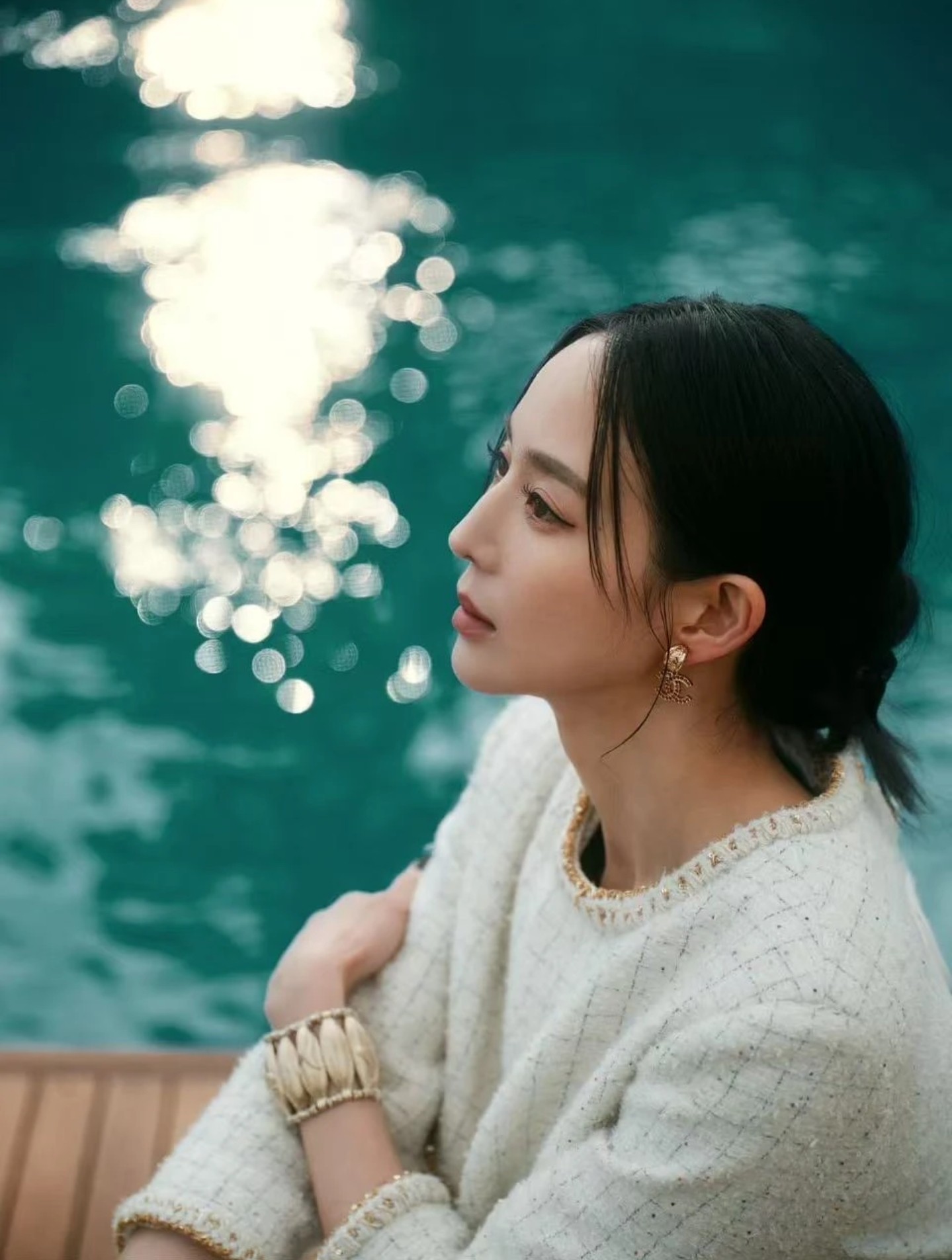 Chanel 高仿黑鑽金屬雙C耳環 經典圓環造型沉穩時尚款| 9 Chanel 高仿黑鑽金屬雙C耳環 經典圓環造型沉穩時尚款