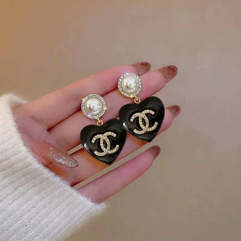 Chanel 高仿雙C珍珠耳環 優雅簡約短針設計 百搭實穿款| 8 Chanel 高仿雙C珍珠耳環 優雅簡約短針設計 百搭實穿款