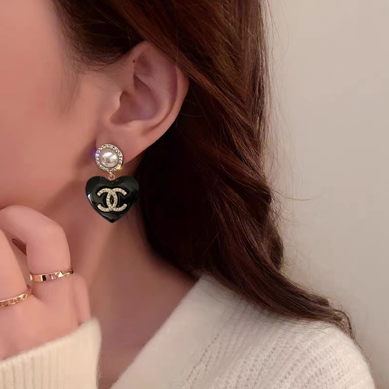 Chanel 高仿雙C珍珠耳環 優雅簡約短針設計 百搭實穿款| 7 Chanel 高仿雙C珍珠耳環 優雅簡約短針設計 百搭實穿款