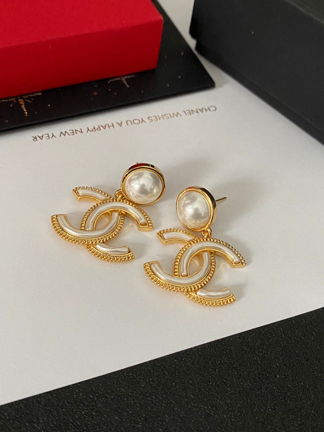 Chanel 高仿珍珠雙C耳環 無鑽簡約設計 日常百搭推薦款| 9 Chanel 高仿珍珠雙C耳環 無鑽簡約設計 日常百搭推薦款