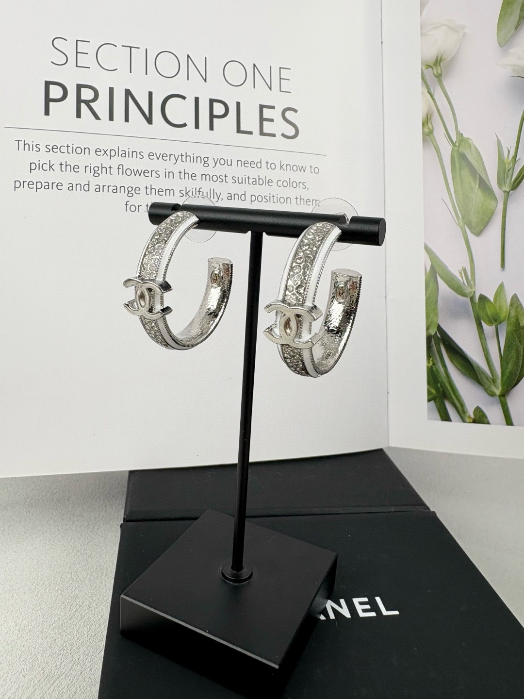 Chanel 高仿寬版雙C環形耳環 銀鑽亮面造型 大氣精品飾品