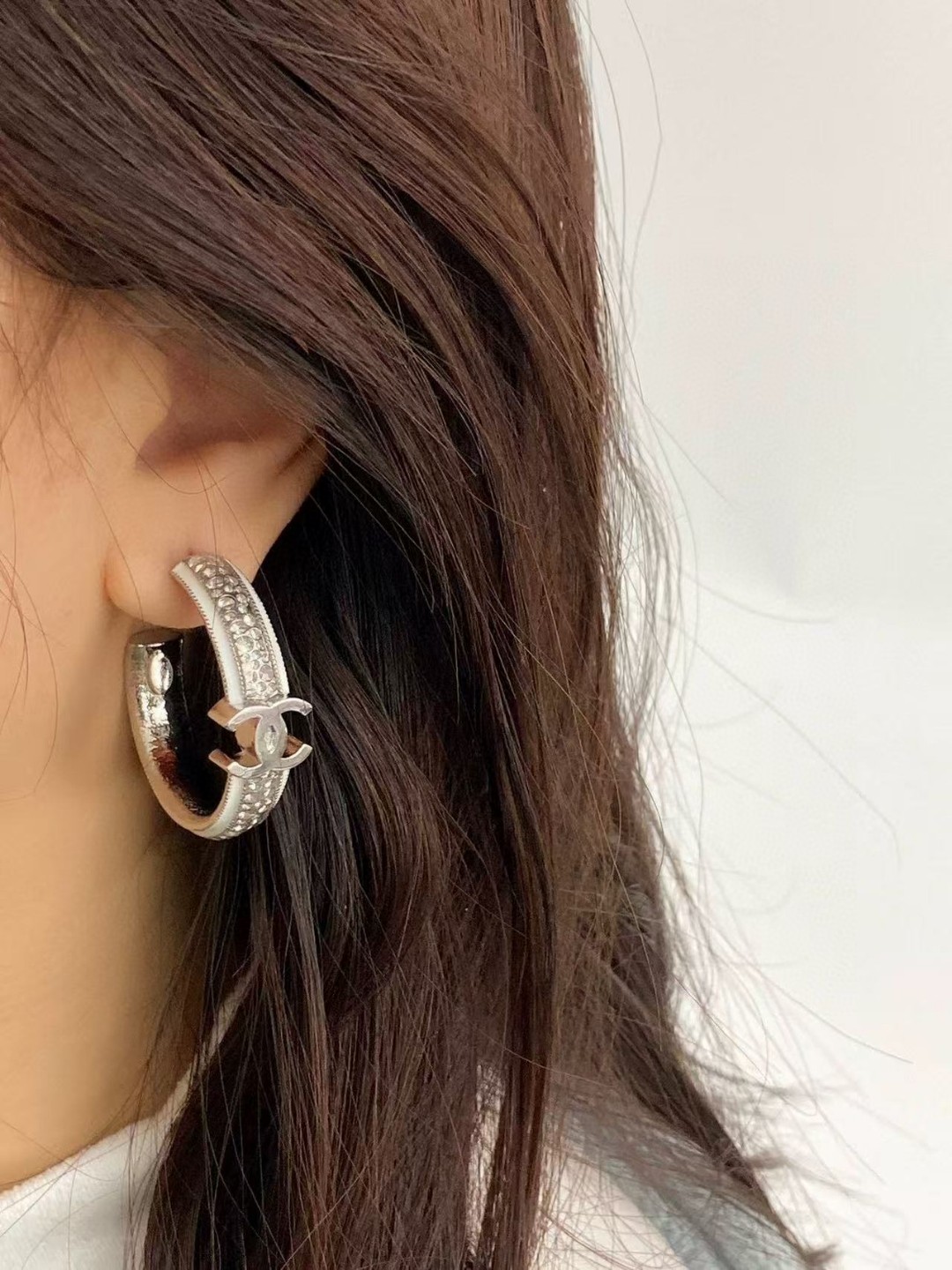 Chanel 高仿寬版雙C環形耳環 銀鑽亮面造型 大氣精品飾品| 9 Chanel 高仿寬版雙C環形耳環 銀鑽亮面造型 大氣精品飾品