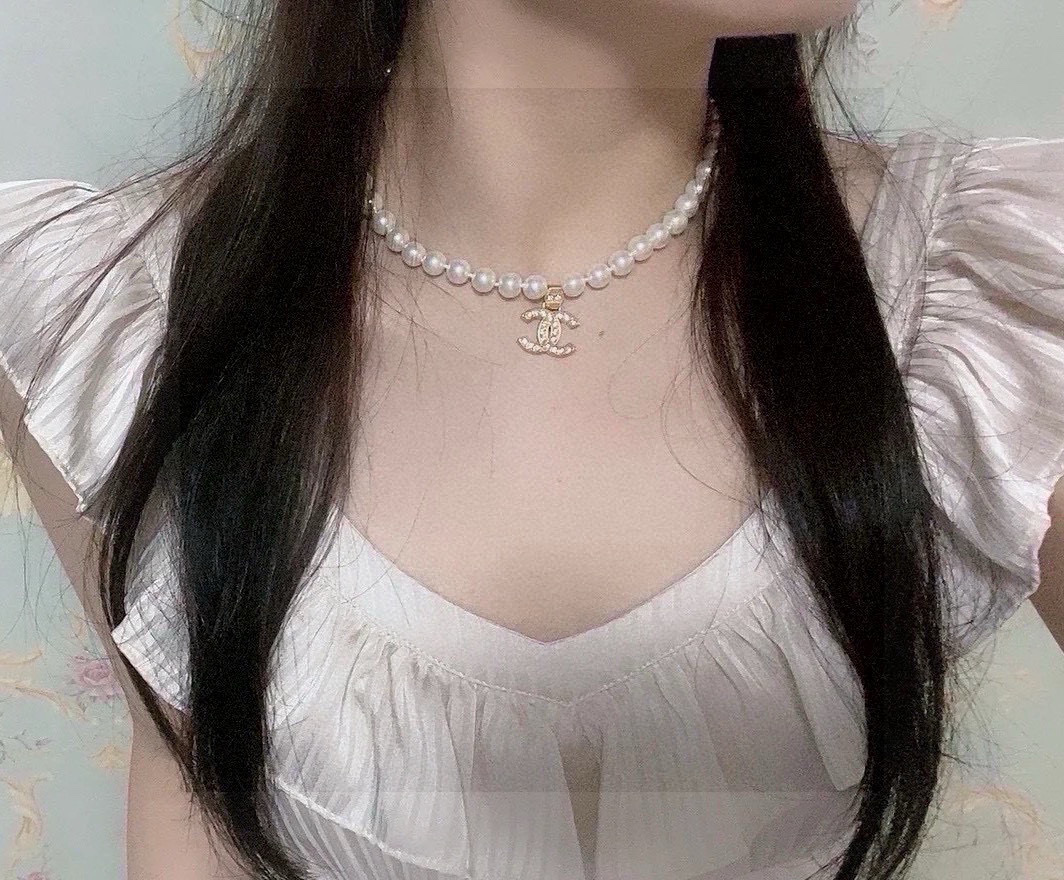 Chanel一比一珍珠項鍊雙C吊墜設計女款氣質百搭風| 10 Chanel一比一珍珠項鍊雙C吊墜設計女款氣質百搭風