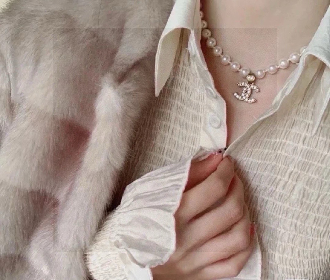 Chanel一比一珍珠項鍊雙C吊墜設計女款氣質百搭風| 9 Chanel一比一珍珠項鍊雙C吊墜設計女款氣質百搭風