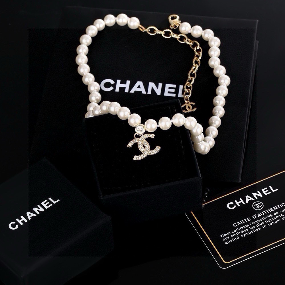 Chanel一比一珍珠項鍊雙C吊墜設計女款氣質百搭風| 7 Chanel一比一珍珠項鍊雙C吊墜設計女款氣質百搭風