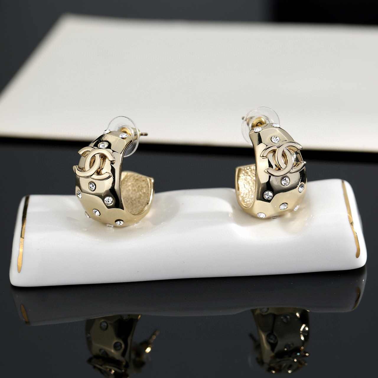 Chanel原單復古金屬耳環雙C點鑽經典造型百搭飾品| 9 Chanel原單復古金屬耳環雙C點鑽經典造型百搭飾品