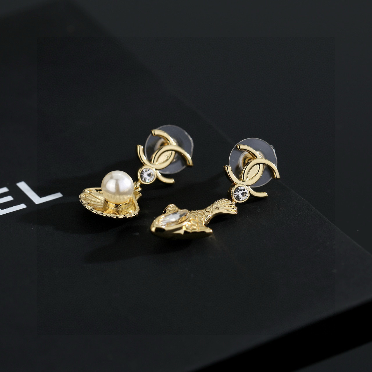 Chanel精品仿製海洋風耳環金色魚貝造型女款飾品| 9 Chanel精品仿製海洋風耳環金色魚貝造型女款飾品