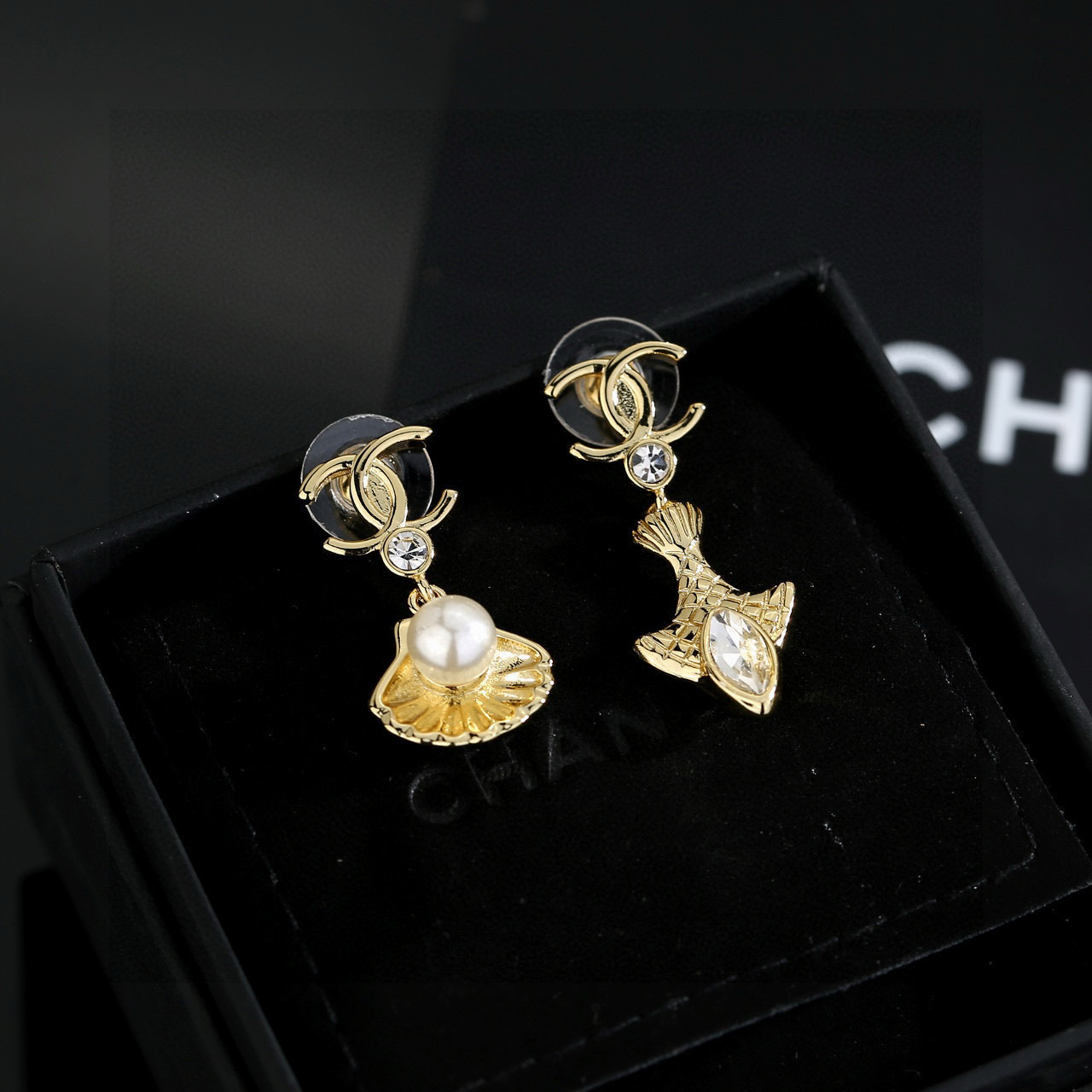 Chanel精品仿製海洋風耳環金色魚貝造型女款飾品| 7 Chanel精品仿製海洋風耳環金色魚貝造型女款飾品