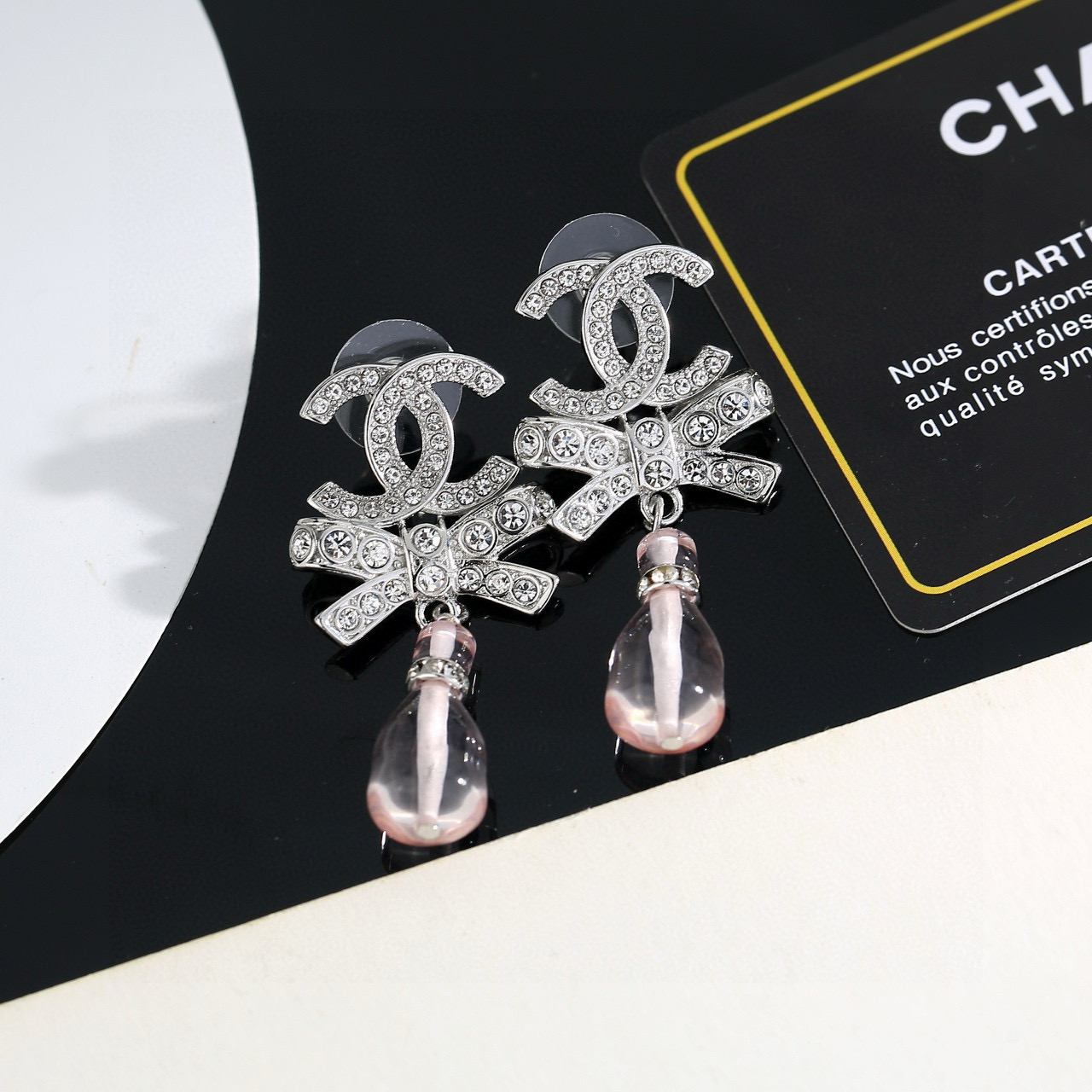 Chanel高仿水晶耳環蝴蝶結垂墜粉晶風格飾品人氣款| 11 Chanel高仿水晶耳環蝴蝶結垂墜粉晶風格飾品人氣款