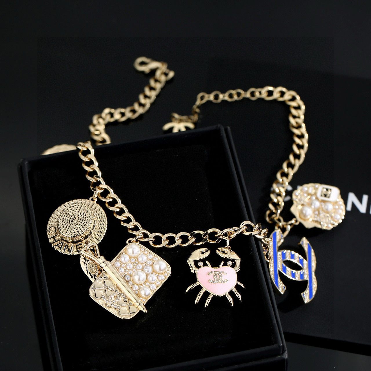 Chanel原單金鍊手鍊立體吊飾組合設計女款趣味風格飾品| 7 Chanel原單金鍊手鍊立體吊飾組合設計女款趣味風格飾品
