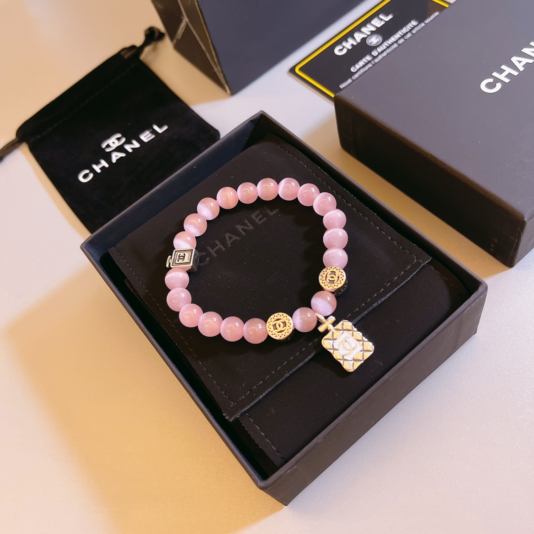 Chanel高仿粉晶手鍊女款香水瓶吊飾設計氣質優雅風| 13 Chanel高仿粉晶手鍊女款香水瓶吊飾設計氣質優雅風