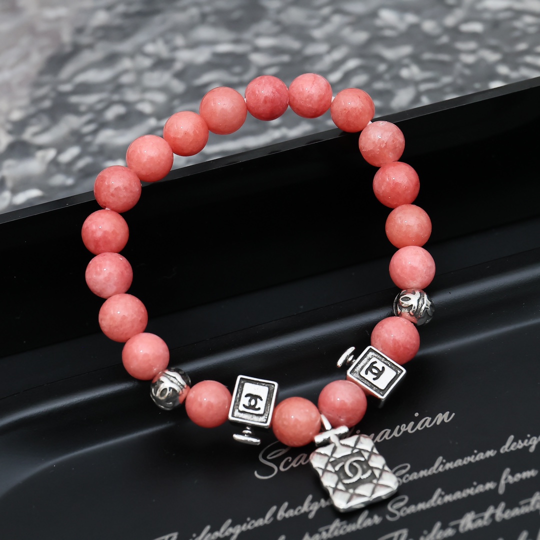 Chanel精品仿製綠晶手鍊女款立體雕刻吊飾復古感飾品| 10 Chanel精品仿製綠晶手鍊女款立體雕刻吊飾復古感飾品