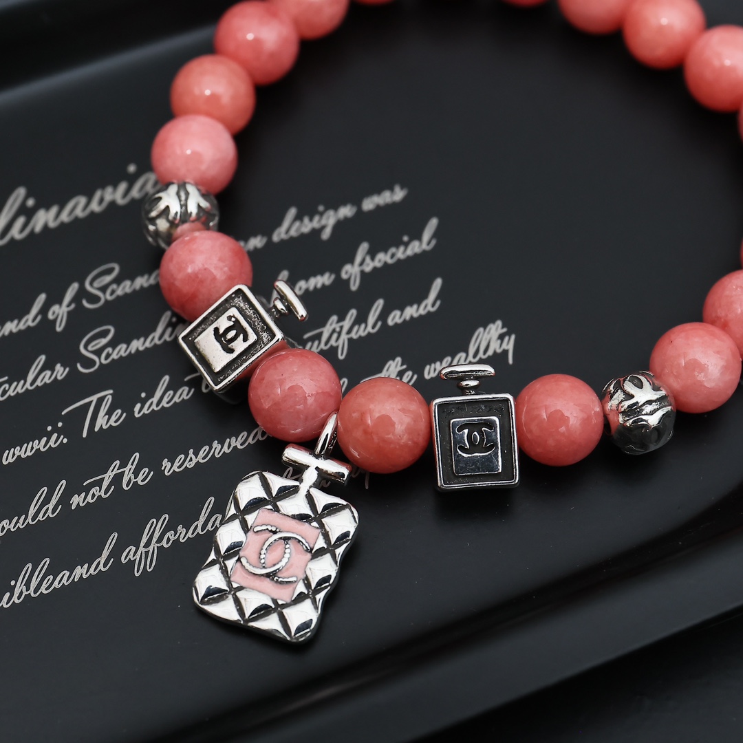 Chanel精品仿製綠晶手鍊女款立體雕刻吊飾復古感飾品| 9 Chanel精品仿製綠晶手鍊女款立體雕刻吊飾復古感飾品