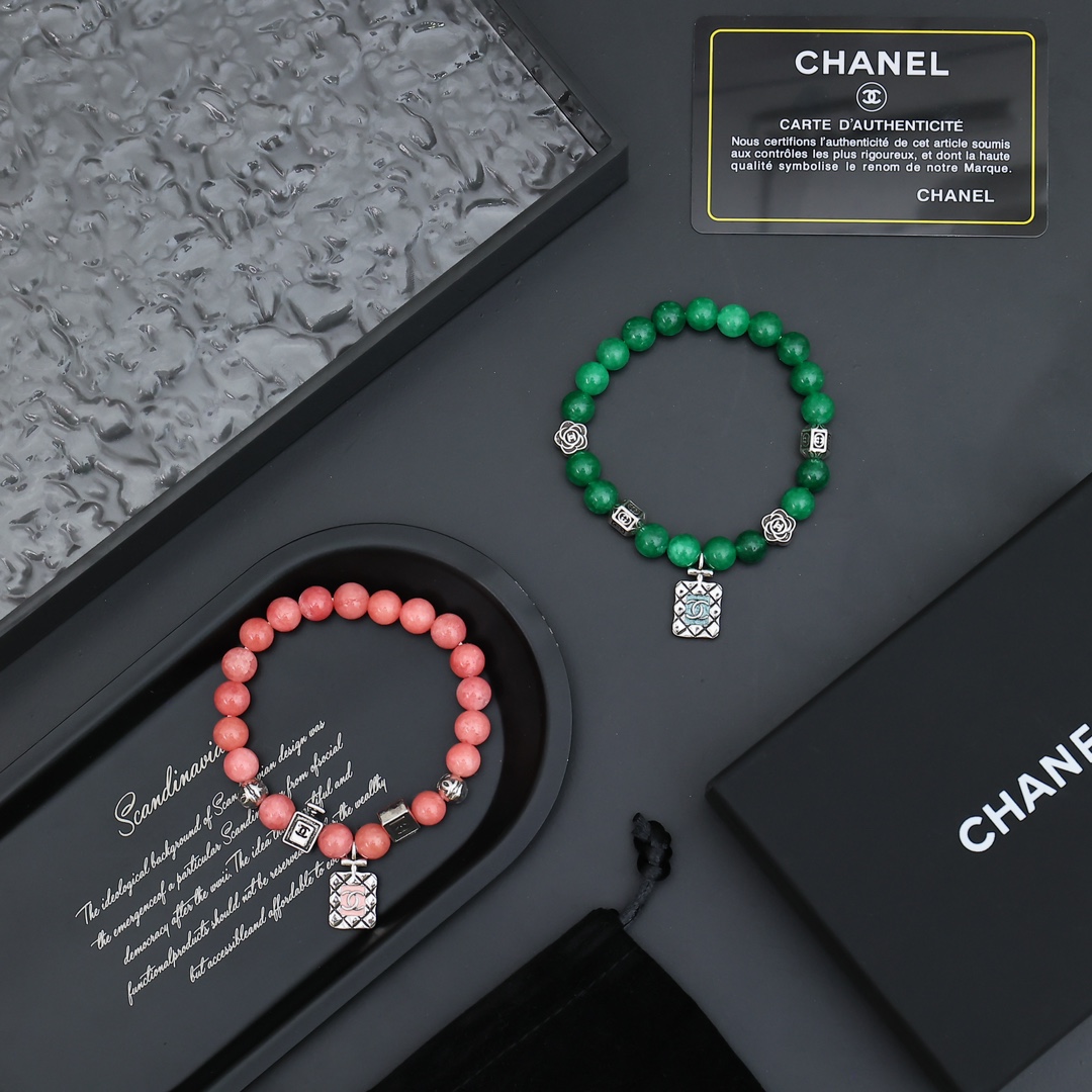 Chanel精品仿製綠晶手鍊女款立體雕刻吊飾復古感飾品| 8 Chanel精品仿製綠晶手鍊女款立體雕刻吊飾復古感飾品