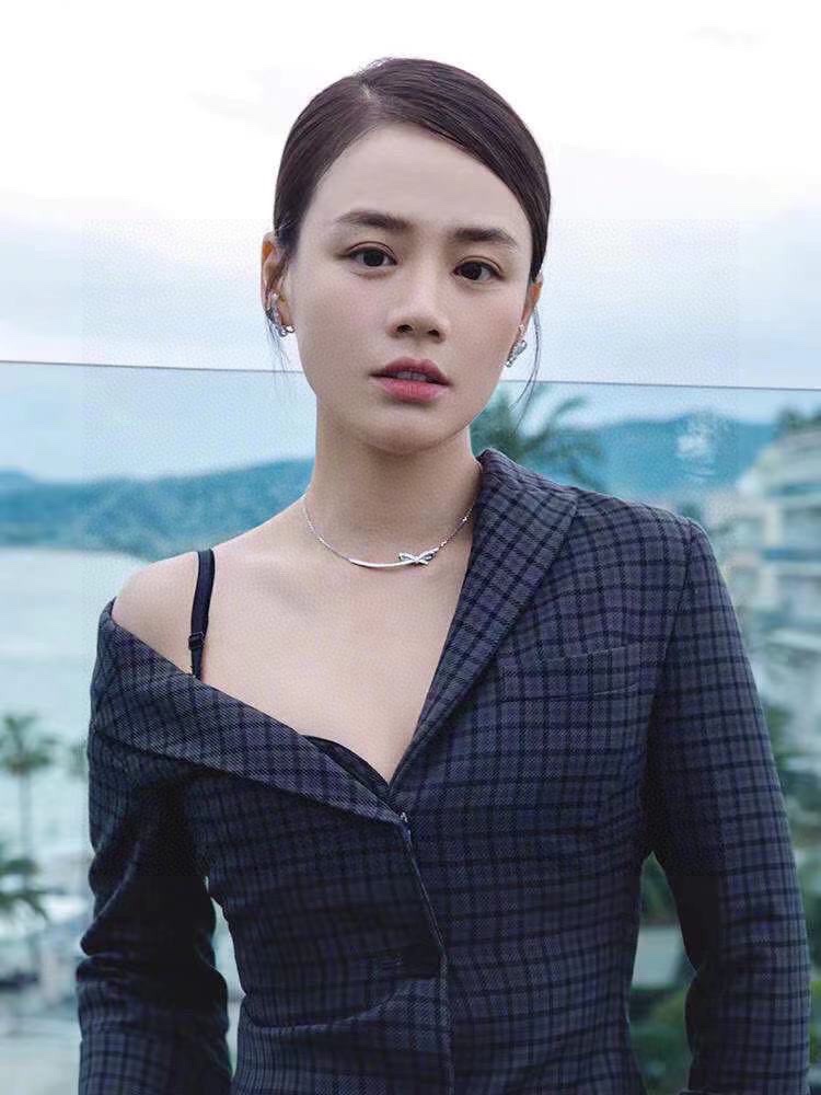 Chanel高仿蝴蝶結短項鍊女款微笑弧形滿鑽設計飾品｜歐美奢侈品精品推薦